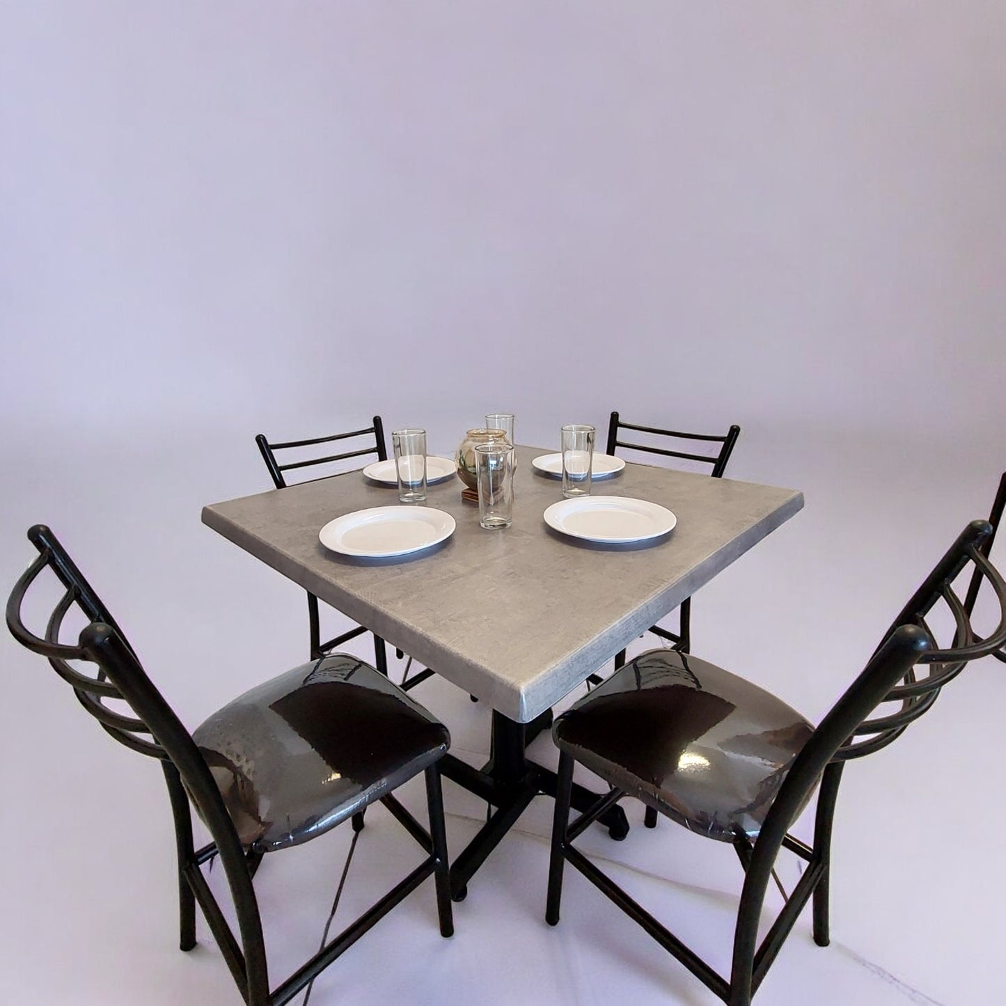 Mesa para restaurante Estratificada 80 con sillas María