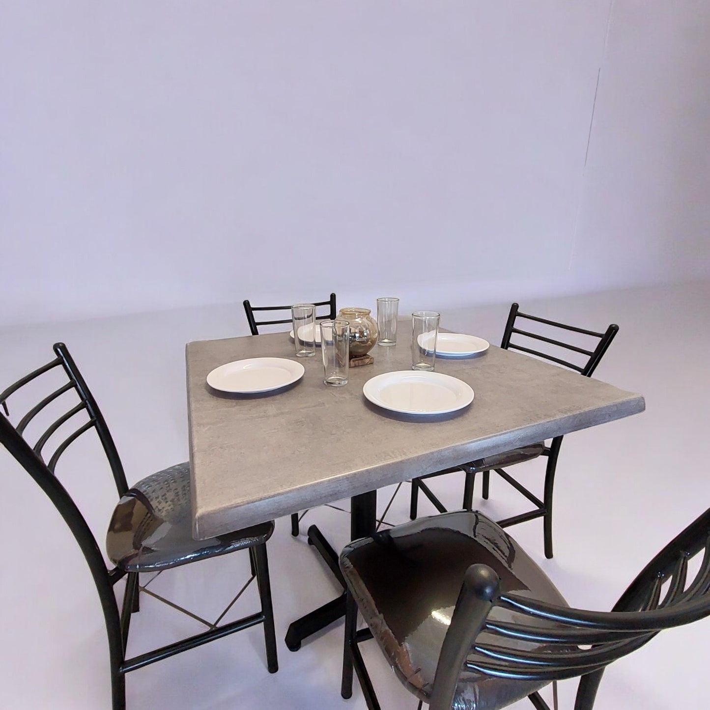 Mesa para restaurante Estratificada 80 con sillas María
