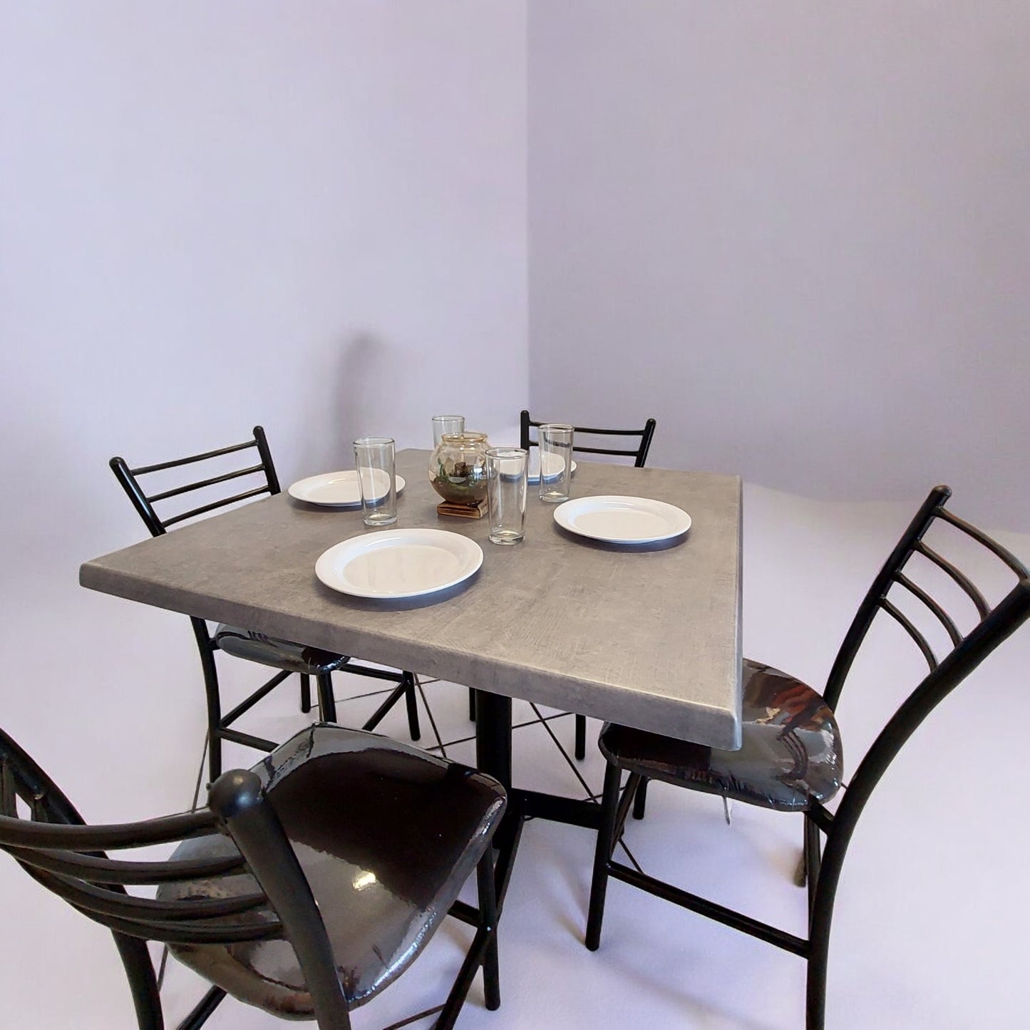 Mesa para restaurante Estratificada 80 con sillas María