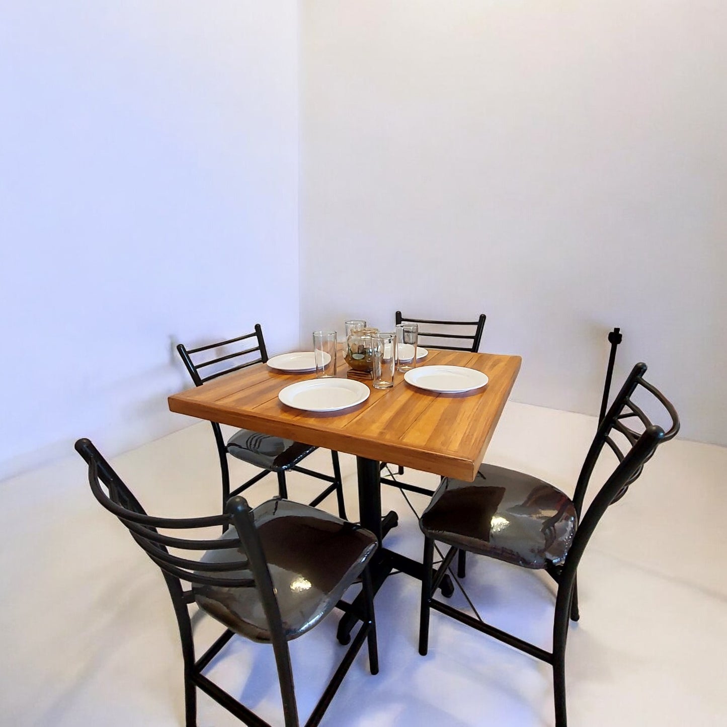 Mesa para restaurante Parota con sillas María