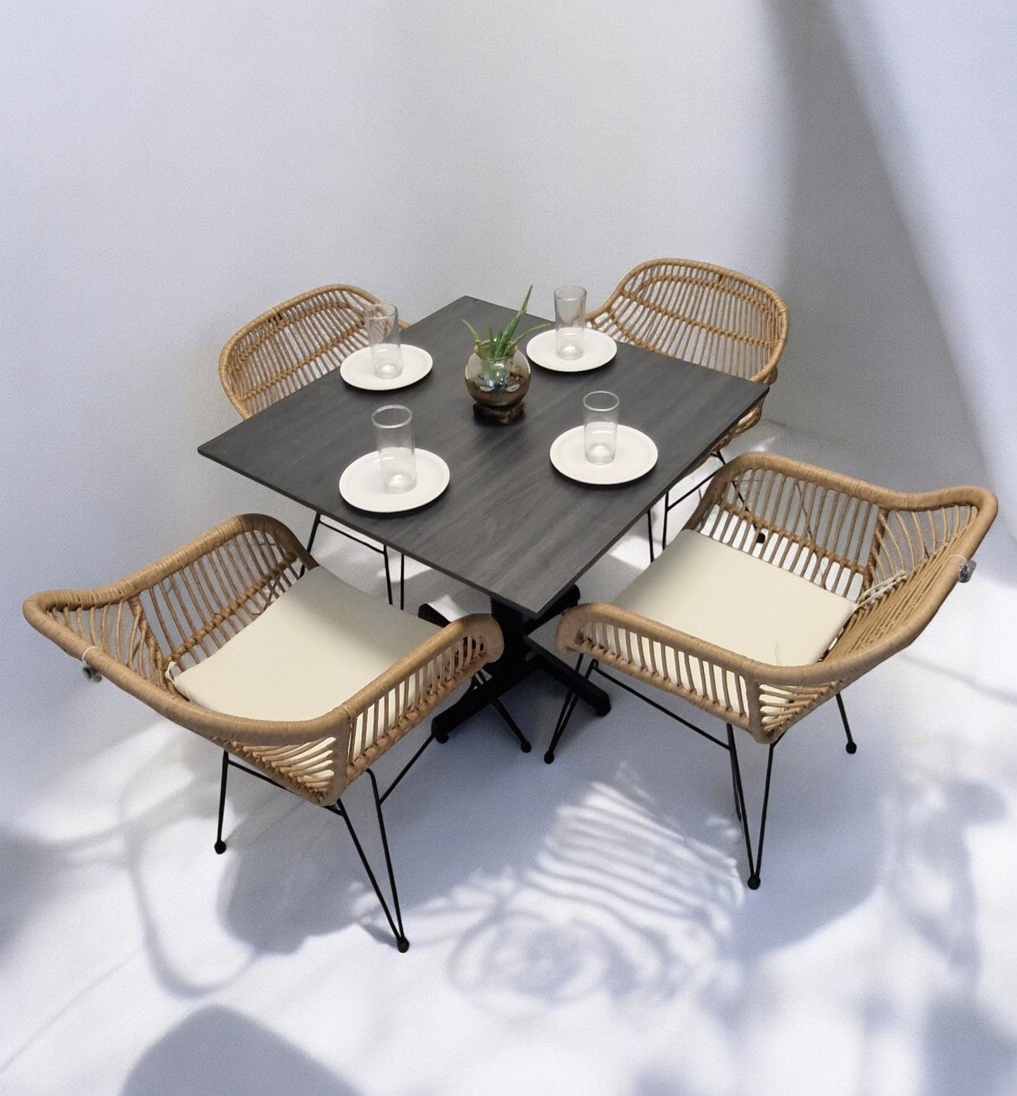 Mesa Para Restaurante De Melanove con 4 Sillas Tobago