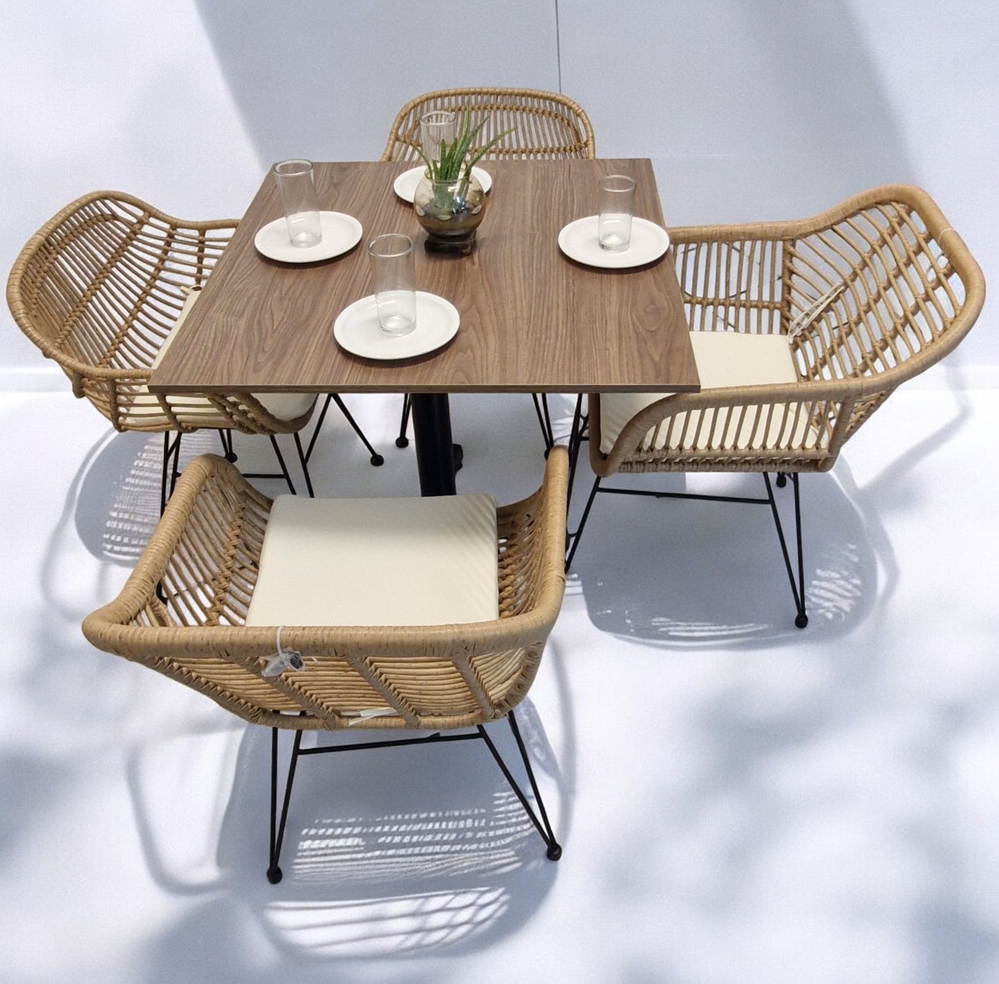 Mesa Para Restaurante De Melanove con 4 Sillas Tobago