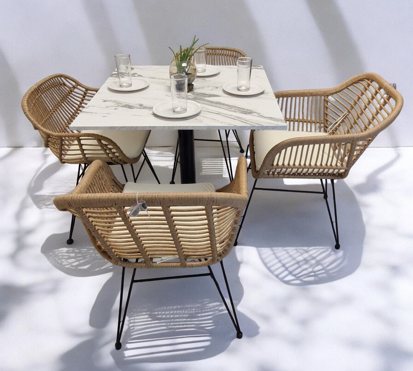 Mesa Para Restaurante De Melanove con 4 Sillas Tobago