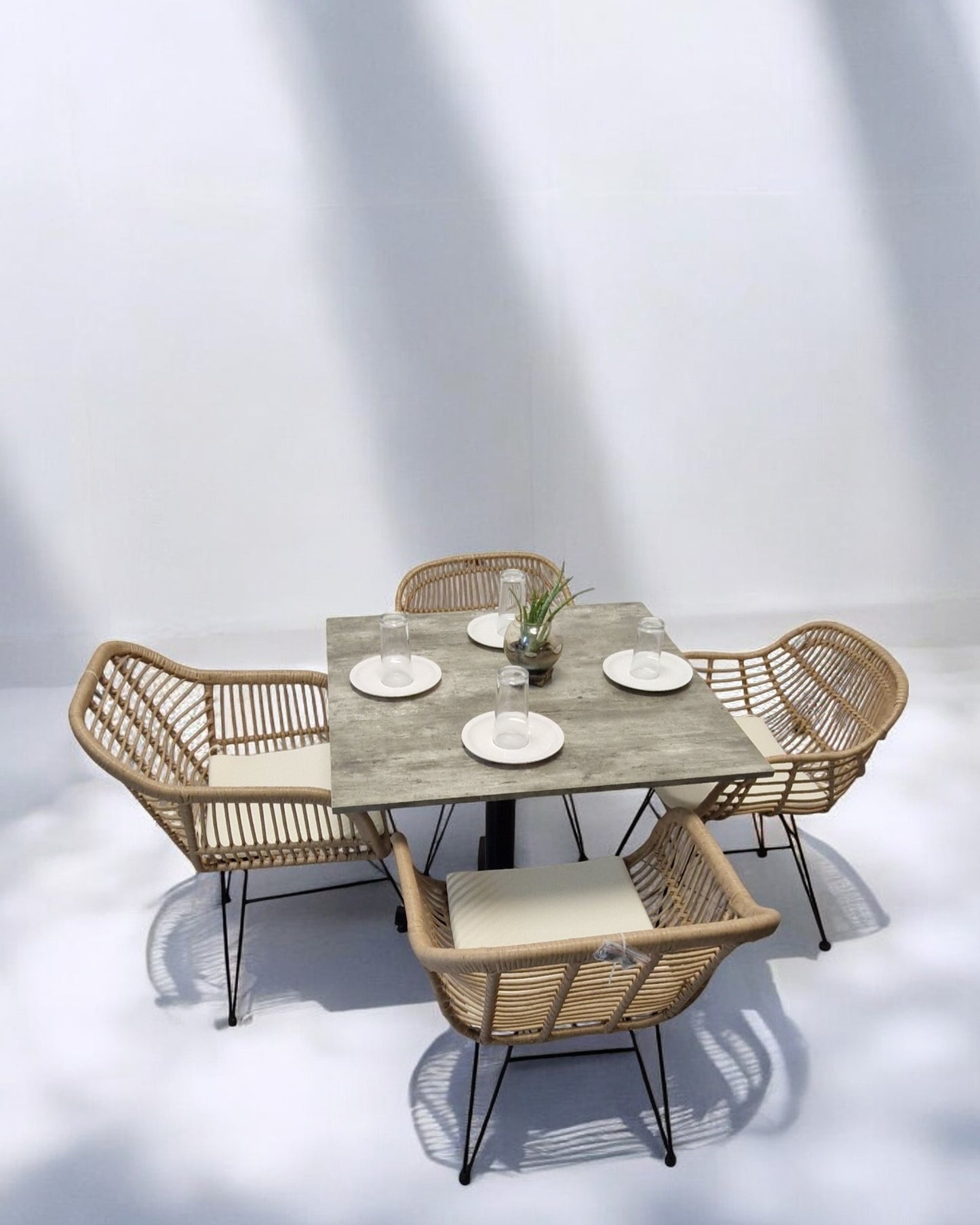 Mesa Para Restaurante De Melanove con 4 Sillas Tobago
