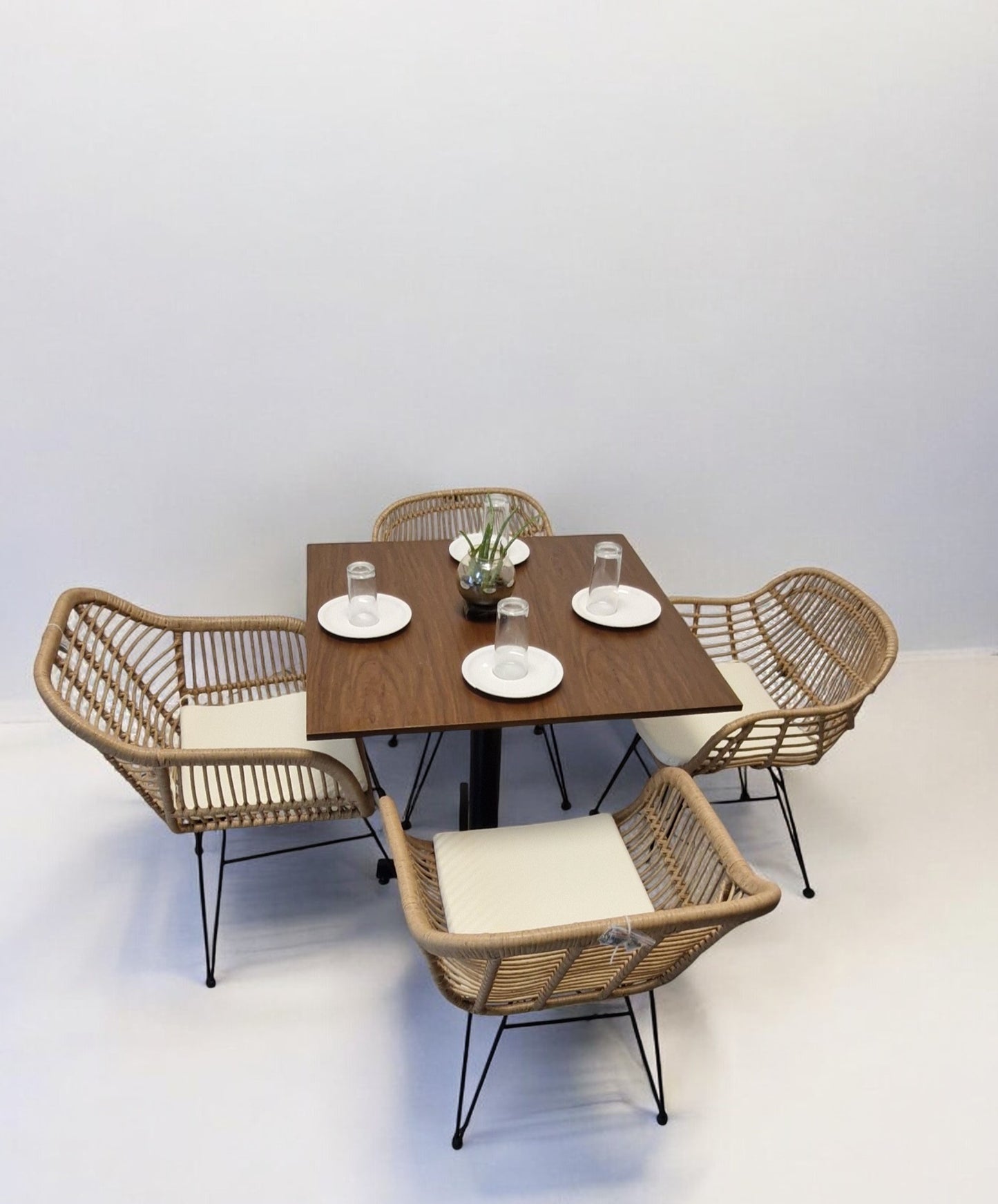 Mesa Para Restaurante De Melanove con 4 Sillas Tobago