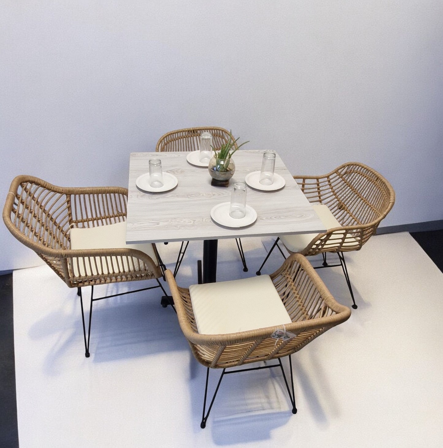 Mesa Para Restaurante De Melanove con 4 Sillas Tobago