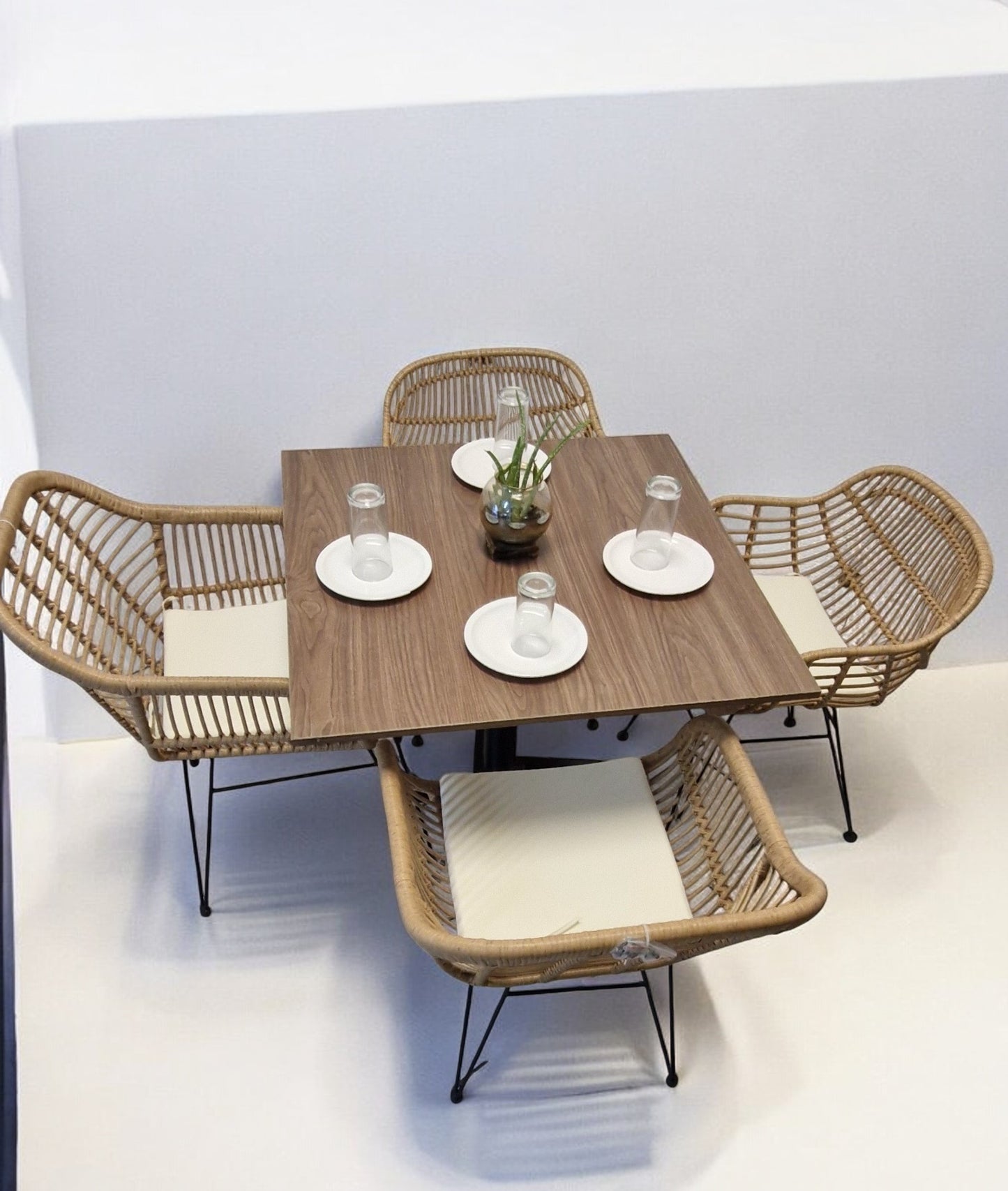 Mesa Para Restaurante De Melanove con 4 Sillas Tobago