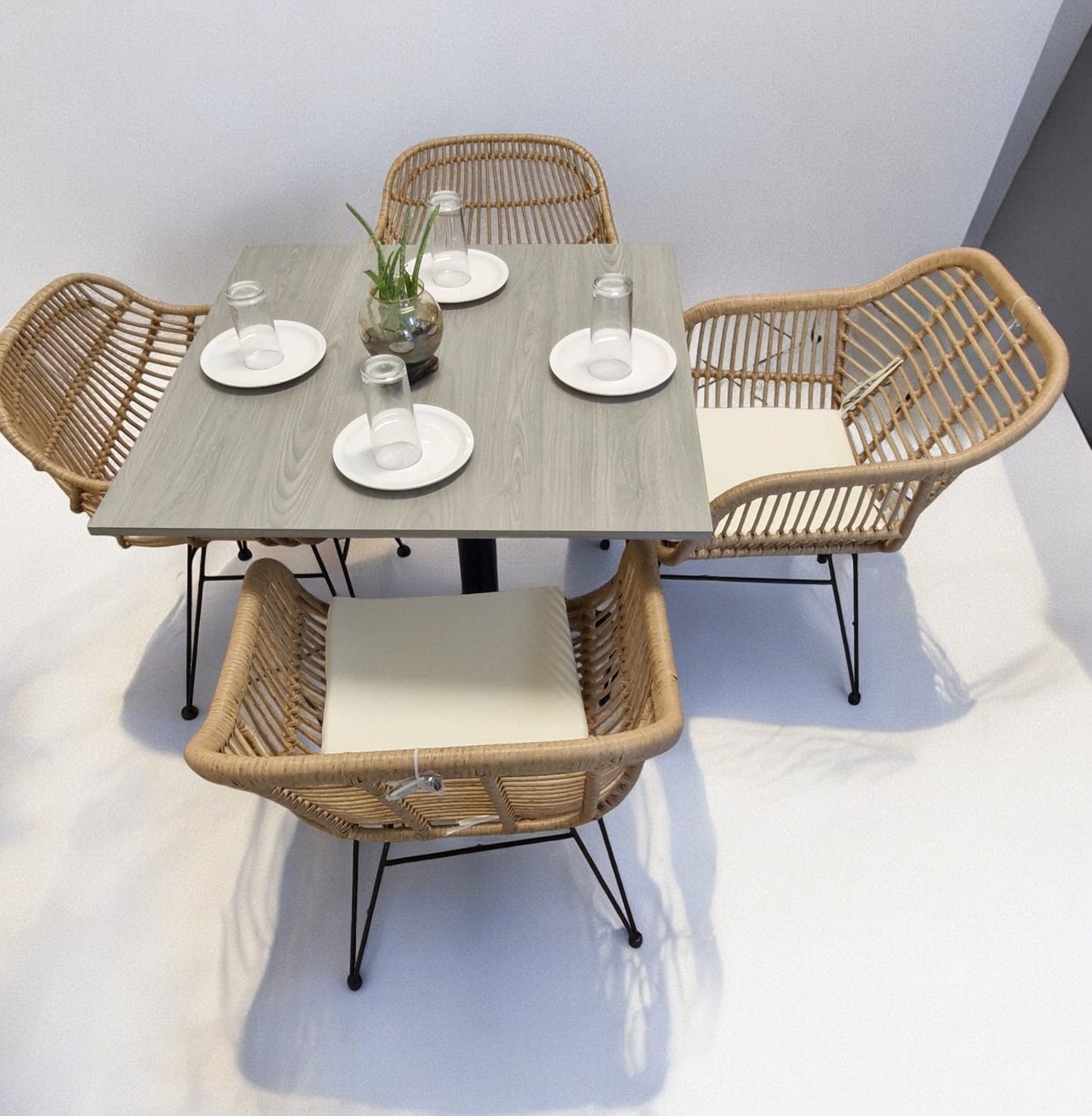 Mesa Para Restaurante De Melanove con 4 Sillas Tobago