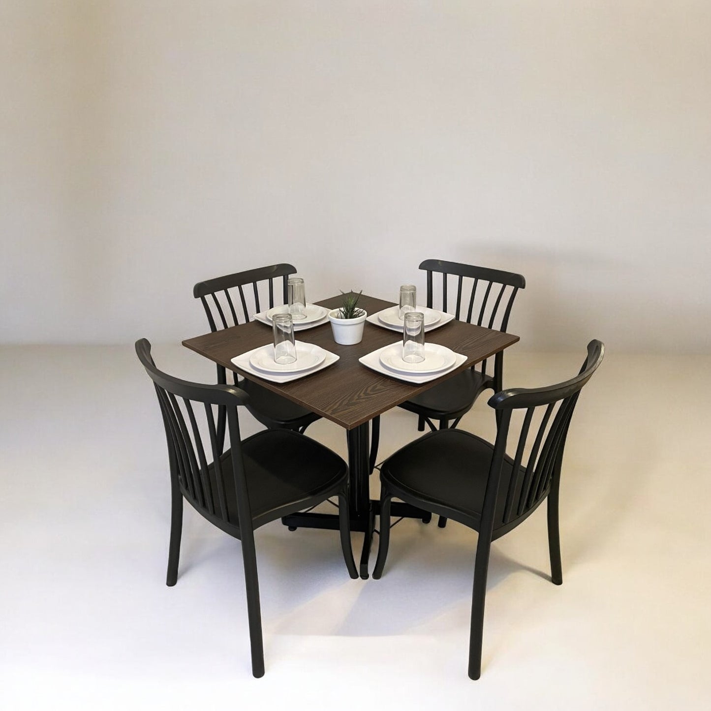 Mesa para restaurante Melanove con sillas Aurora
