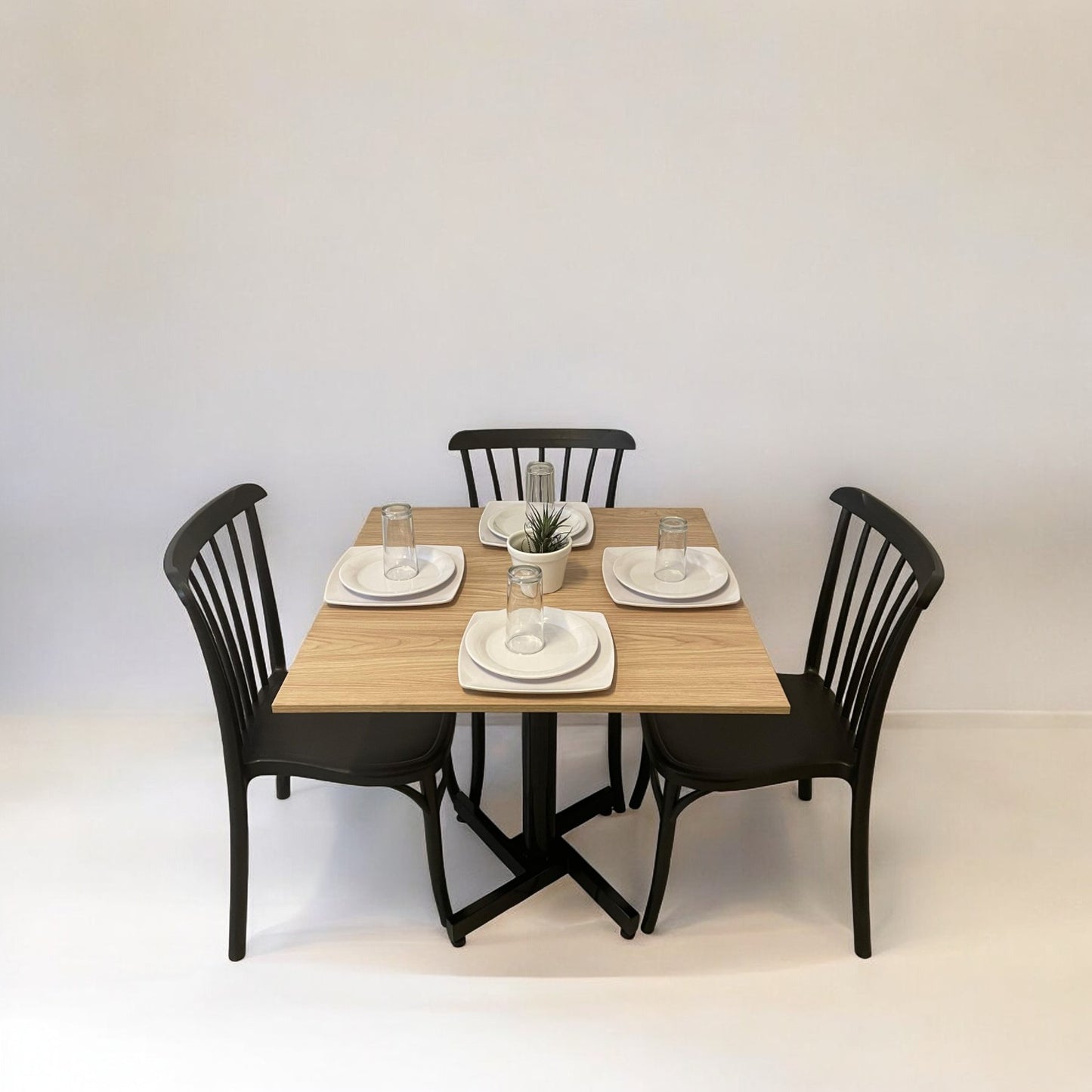 Mesa para restaurante Melanove con sillas Aurora