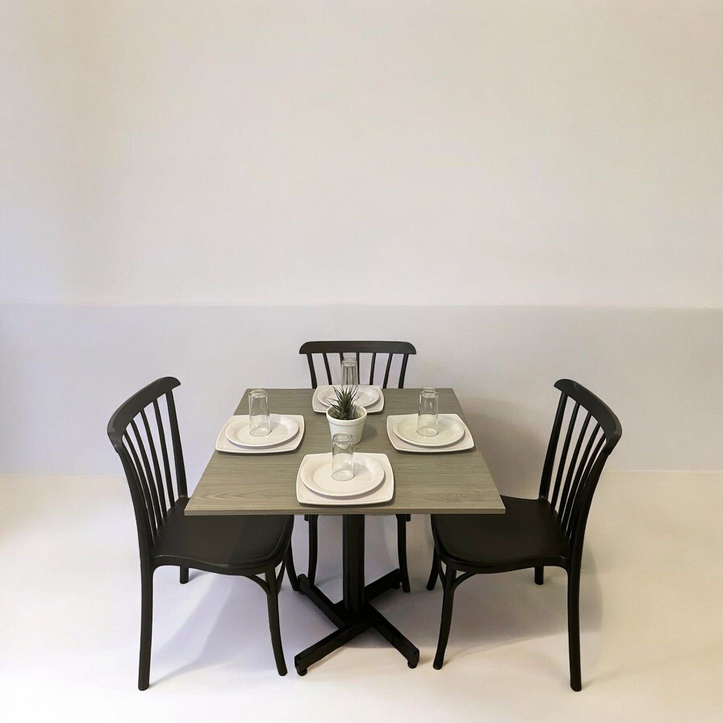 Mesa para restaurante Melanove con sillas Aurora