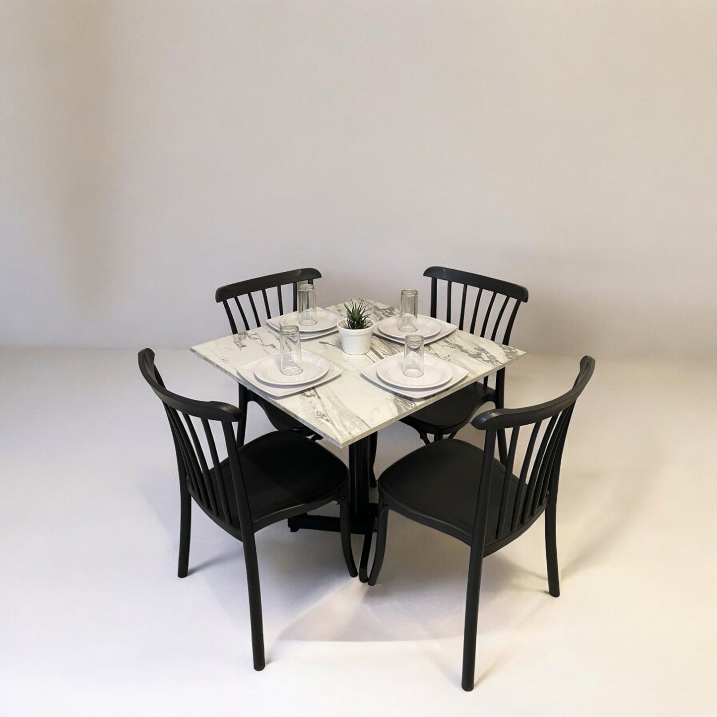 Mesa para restaurante Melanove con sillas Aurora