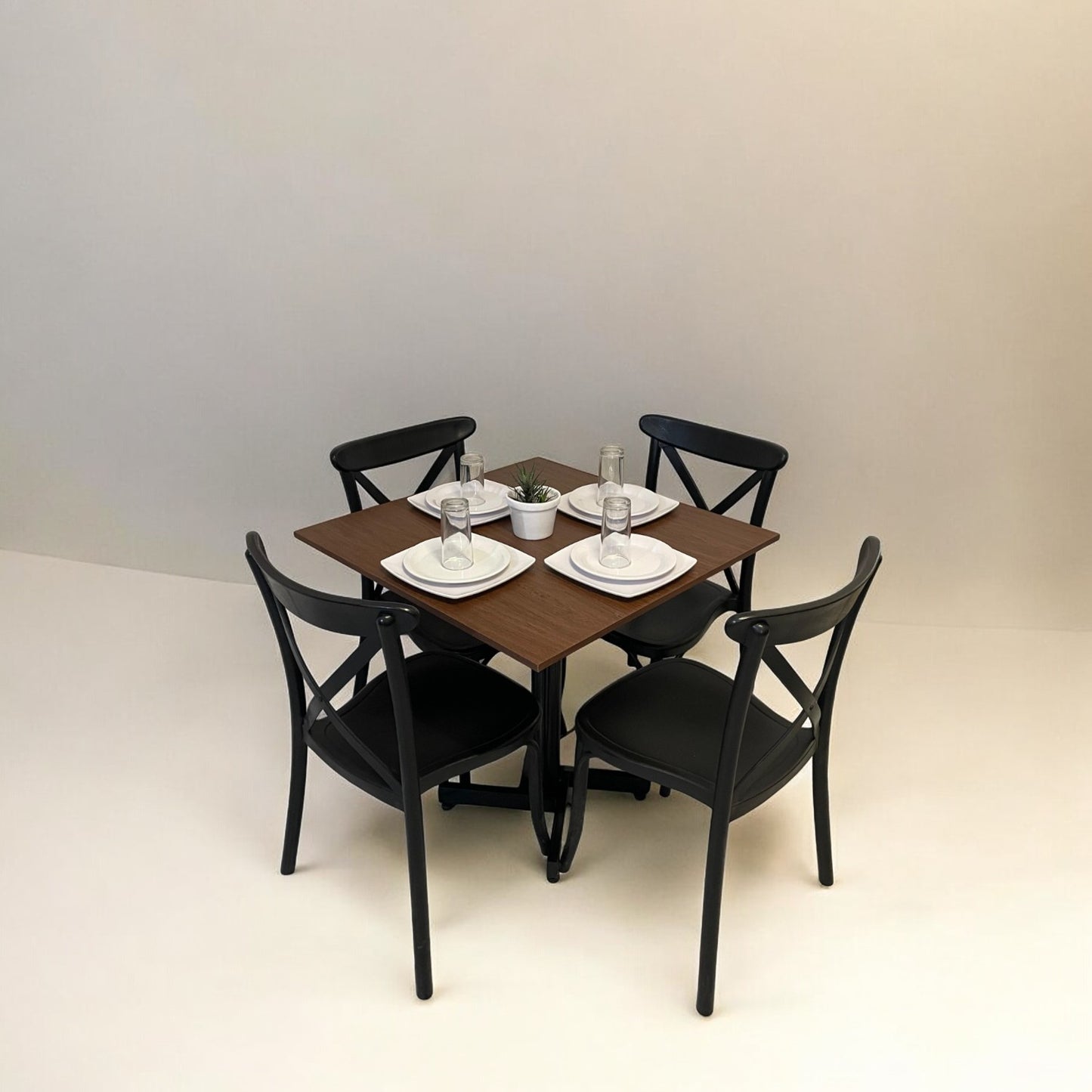 Mesa para restaurante Melanove con sillas Diana