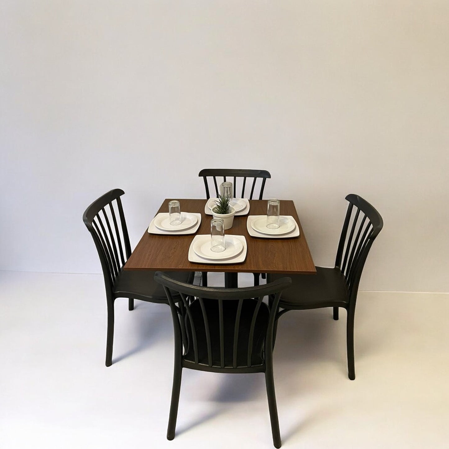 Mesa para restaurante Melanove con sillas Aurora