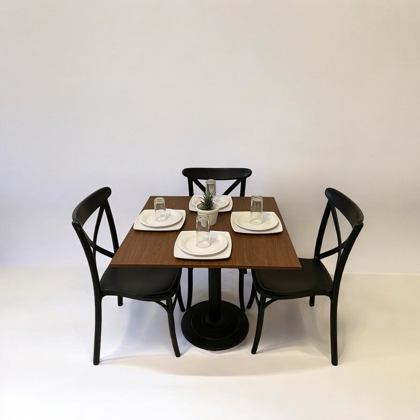 Mesa para restaurante Melanove con sillas Aurora