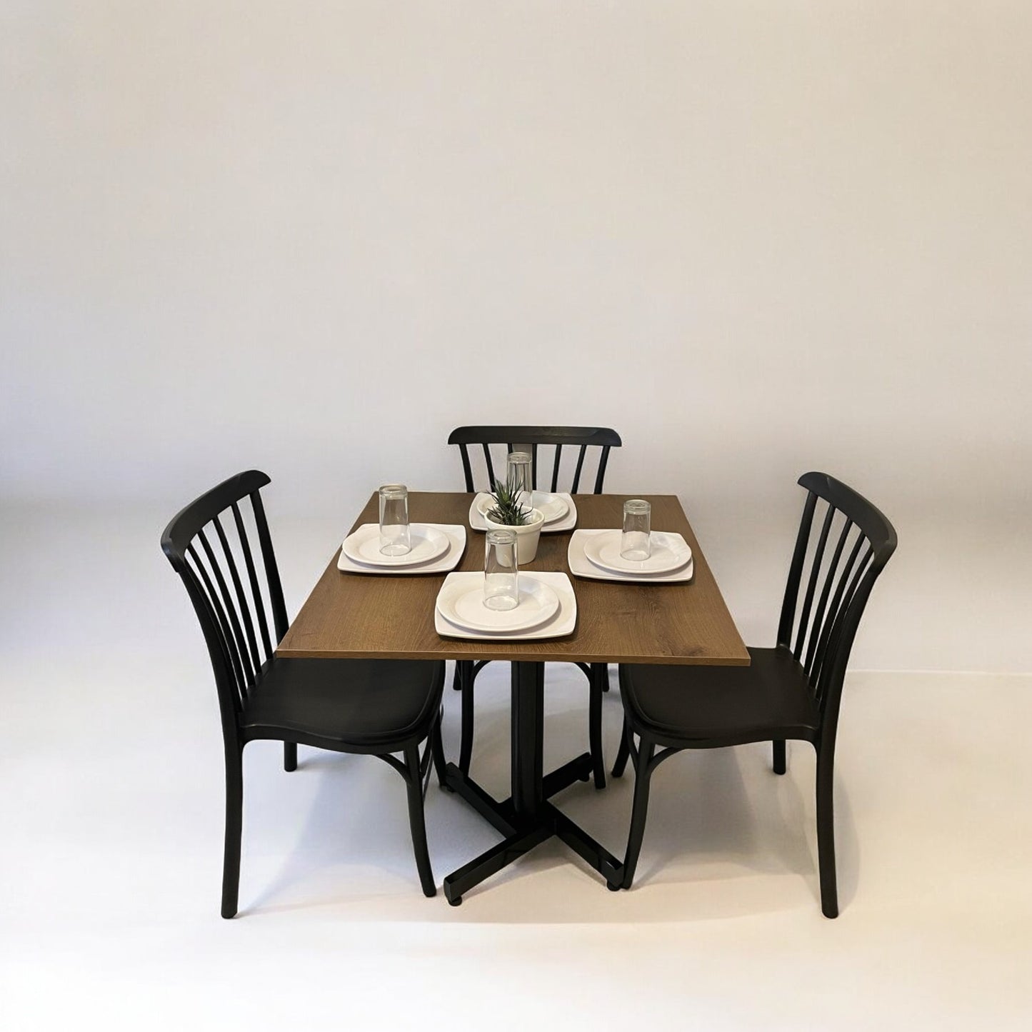 Mesa para restaurante Melanove con sillas Aurora