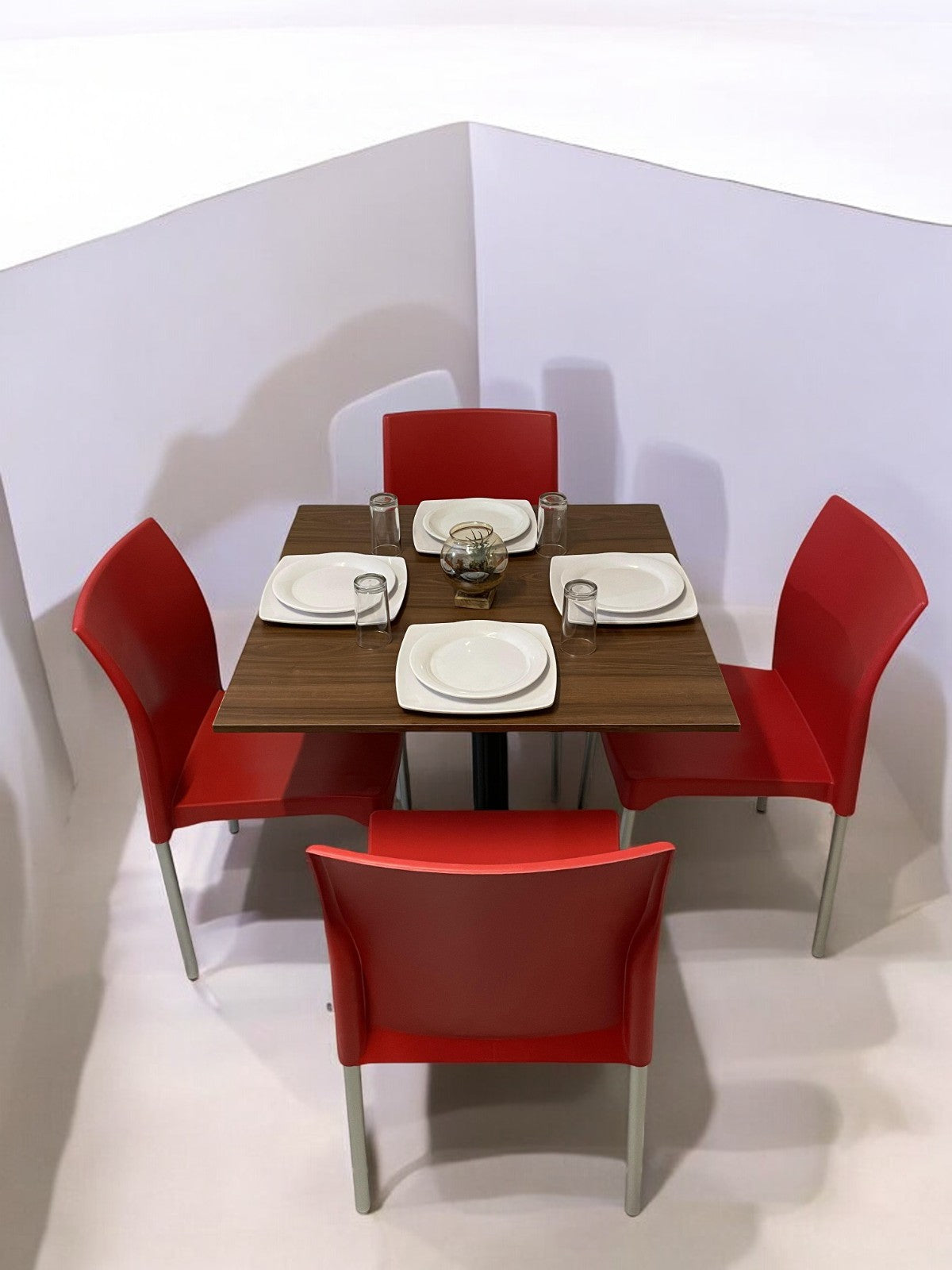 Mesa para restaurante Melanove con sillas Ocean