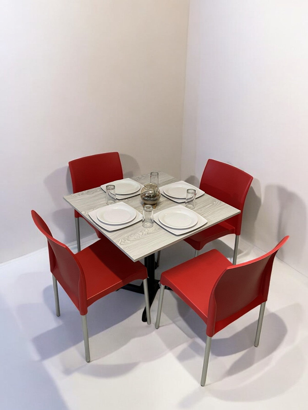 Mesa para restaurante Melanove con sillas Ocean