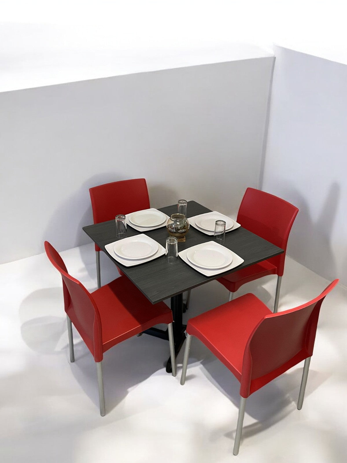 Mesa para restaurante Melanove con sillas Ocean
