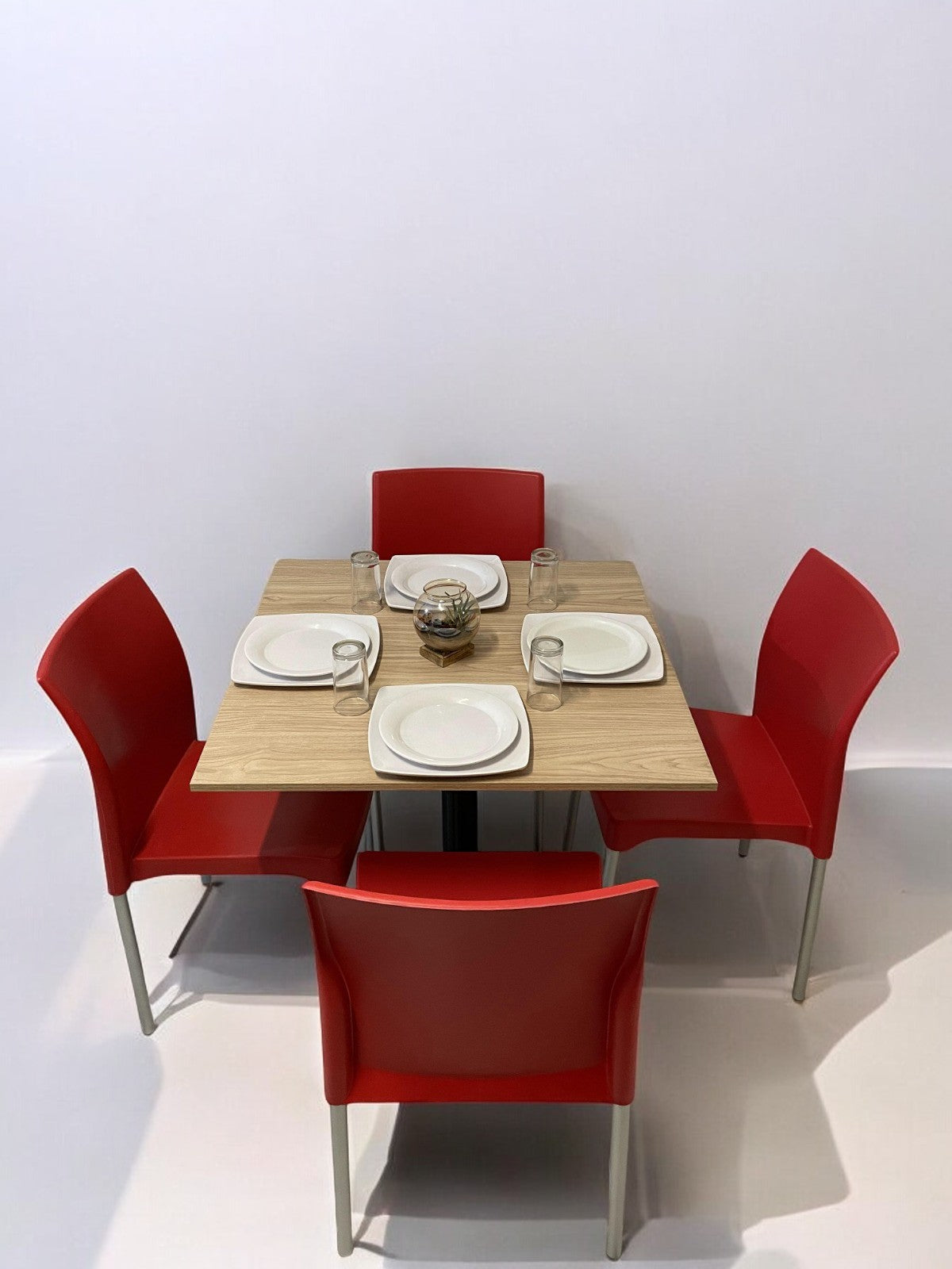 Mesa para restaurante Melanove con sillas Ocean
