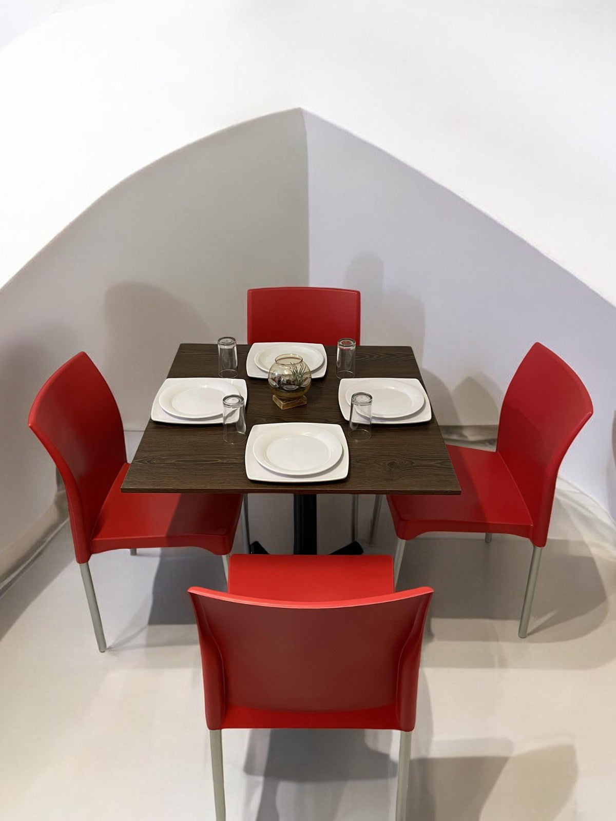 Mesa para restaurante Melanove con sillas Ocean