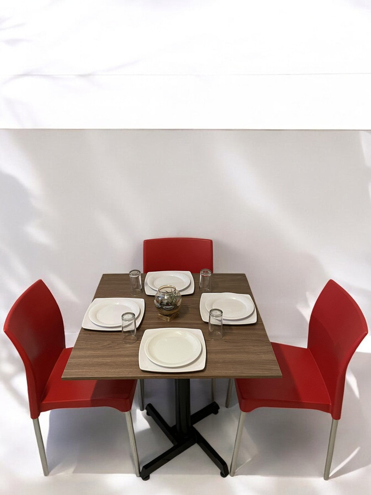 Mesa para restaurante Melanove con sillas Ocean