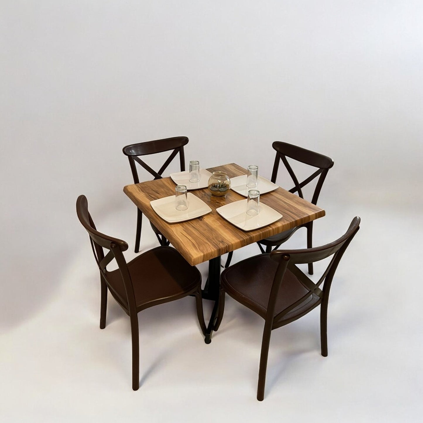 Mesa para restaurante Estratificada 80 con sillas Diana