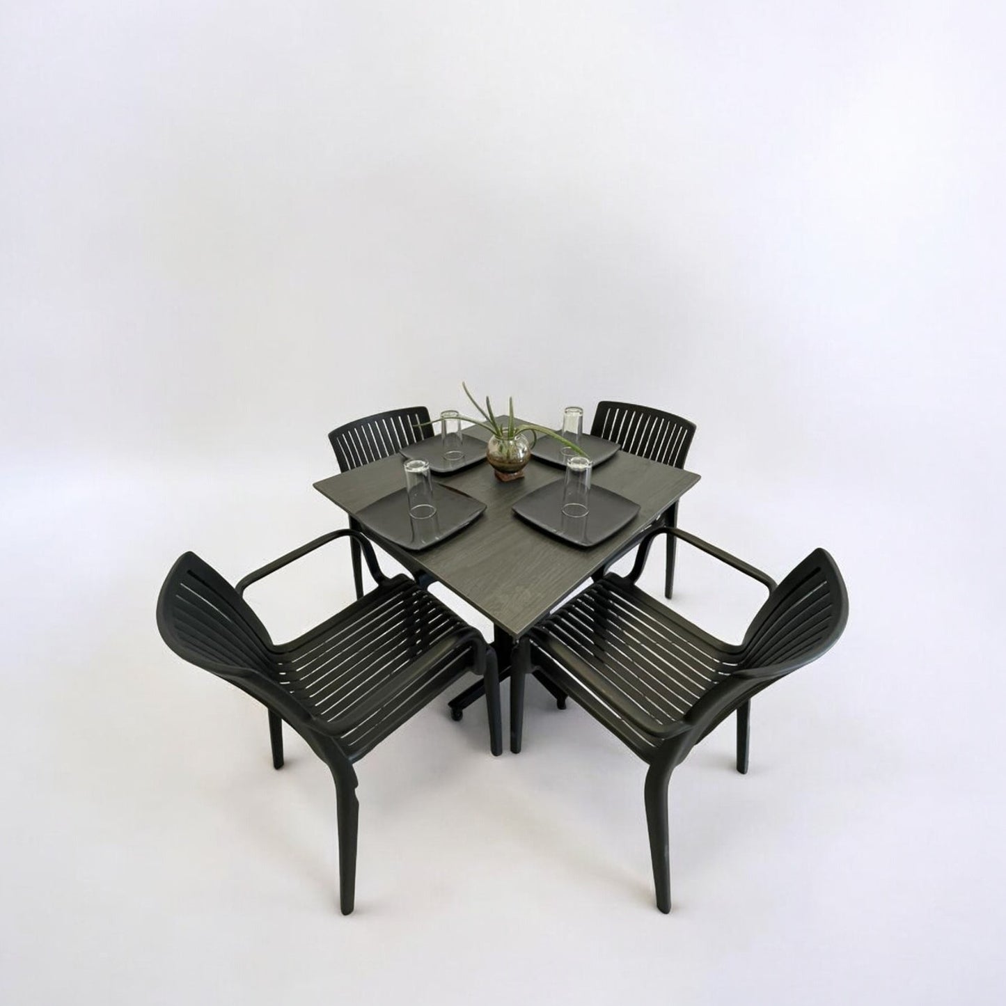 Mesa para restaurante Melanove con sillas Milos