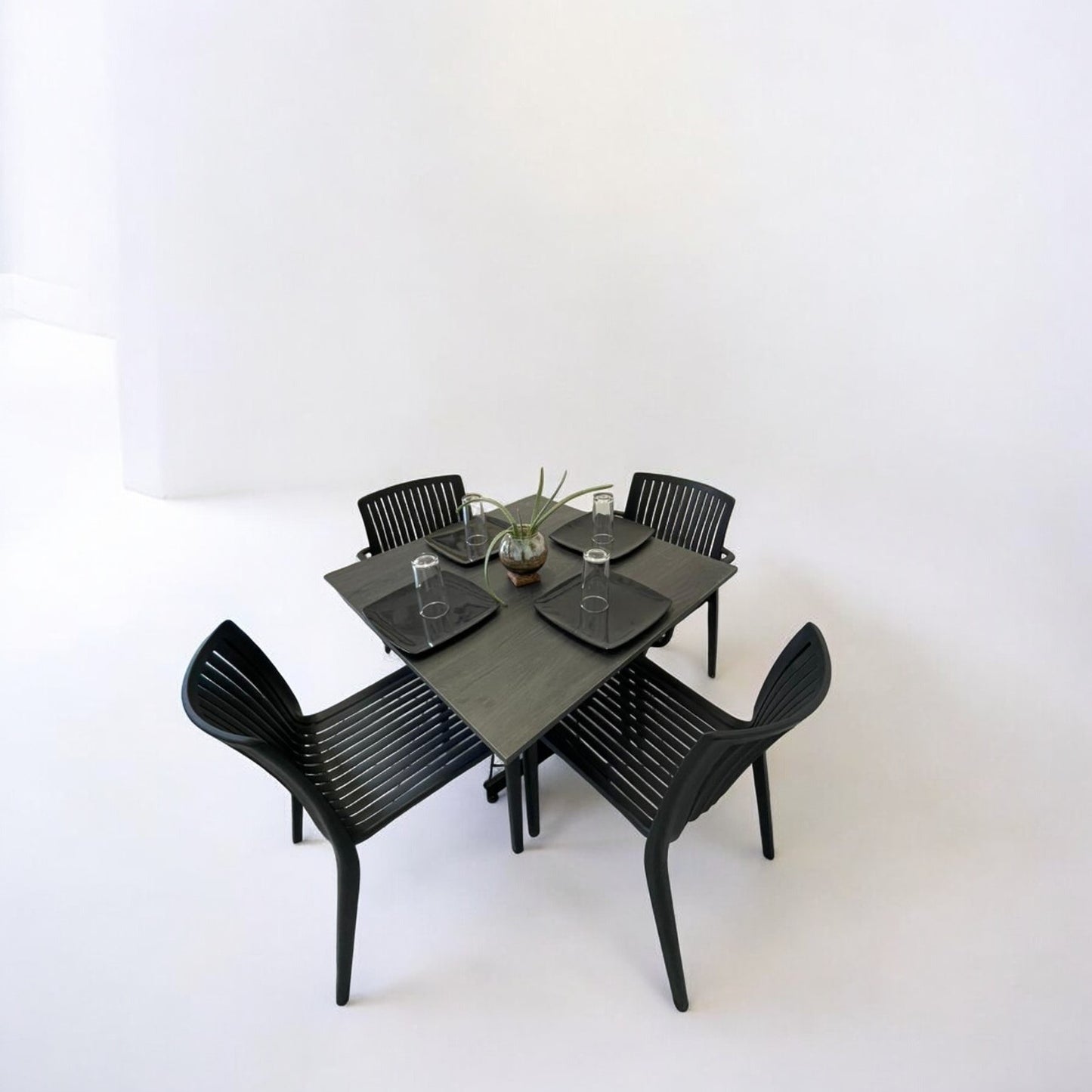 Mesa para restaurante Melanove con sillas Milos