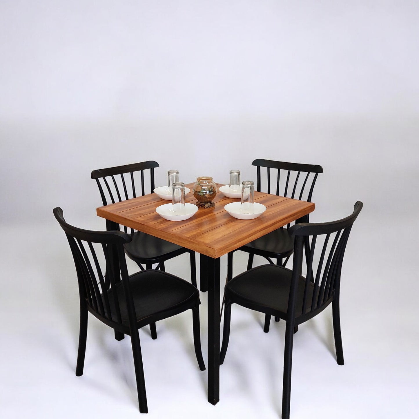 Mesa para restaurante Parota con sillas Aurora
