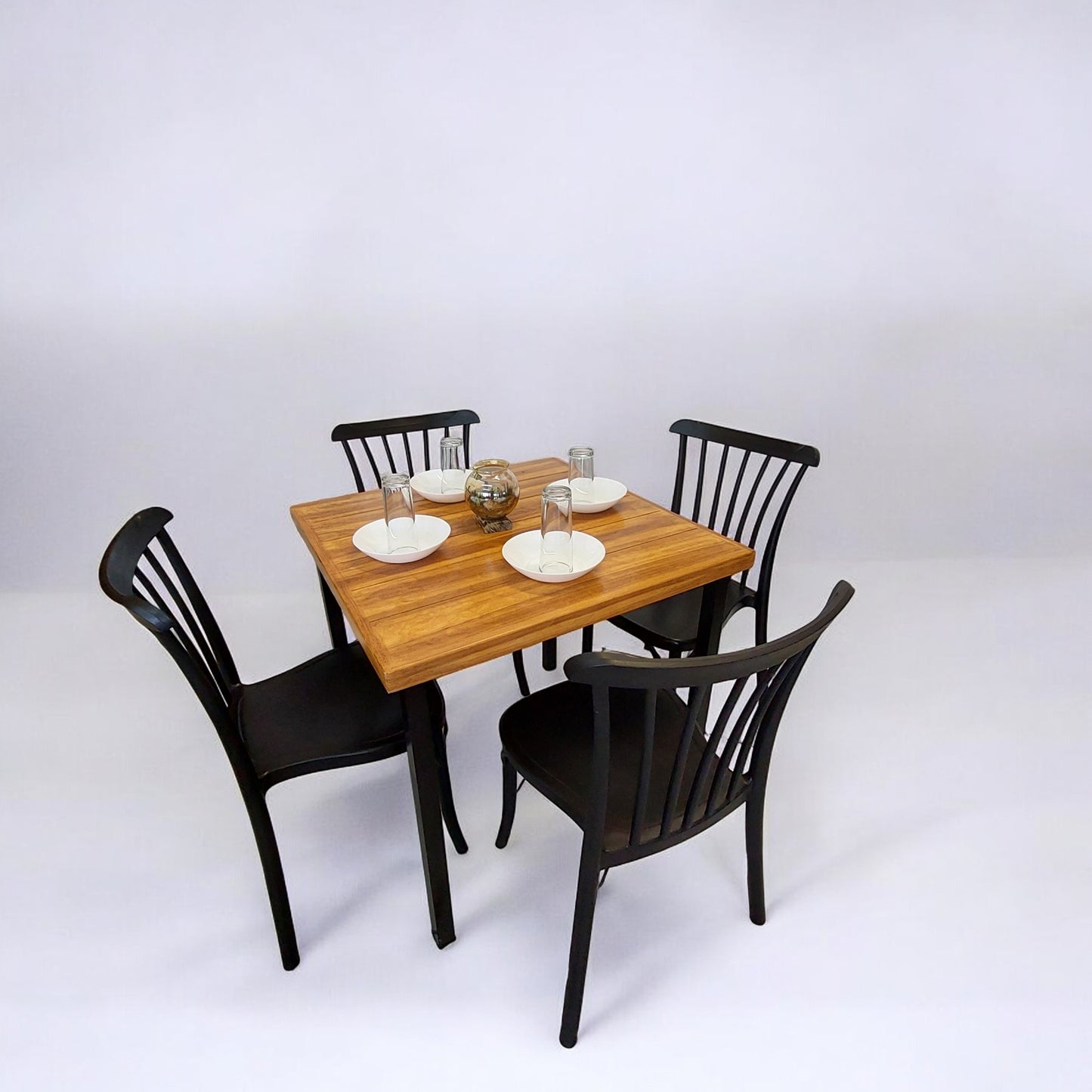Mesa para restaurante Parota con sillas Aurora