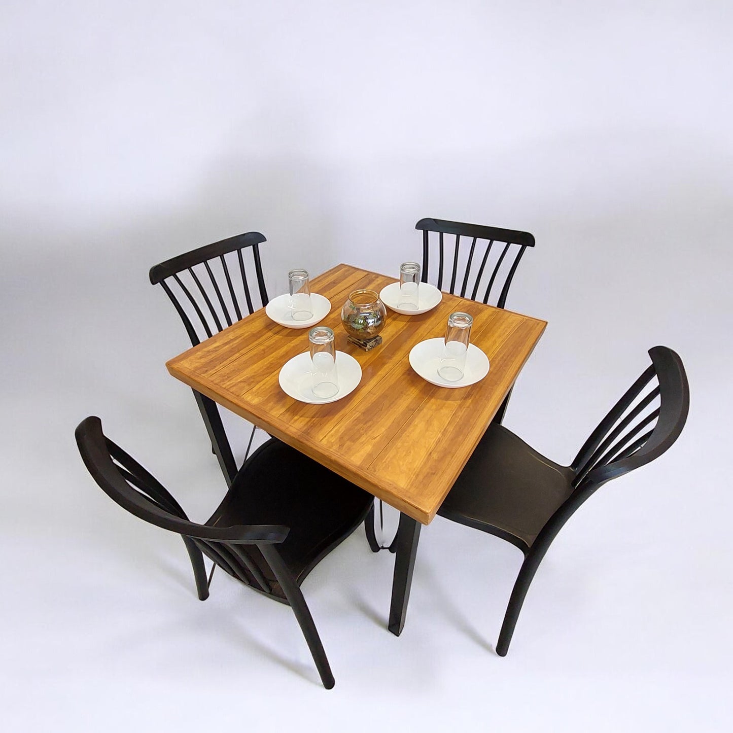 Mesa para restaurante Parota con sillas Aurora