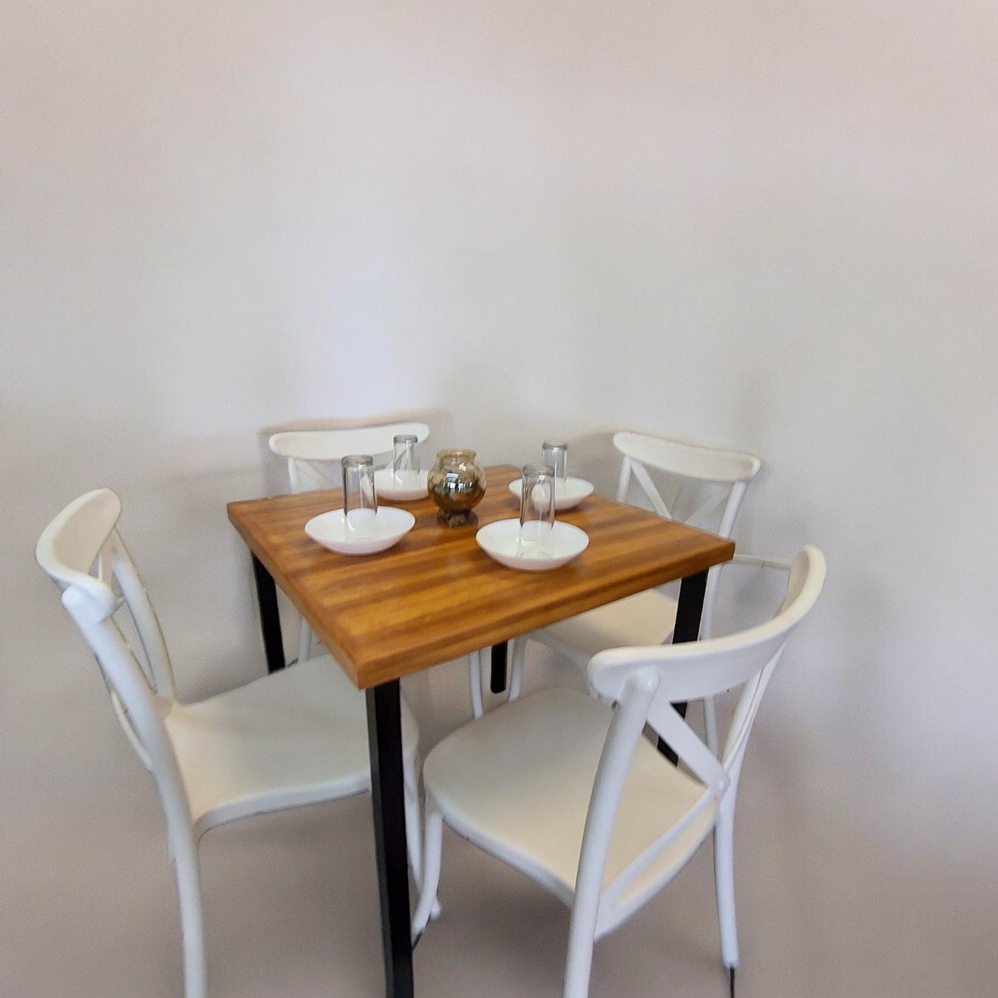 Mesa para restaurante Industrial Vintage 90 con sillas Diana