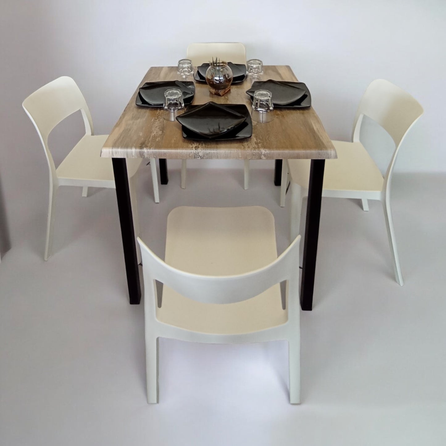 Mesa para restaurante Indus Estrati 80 con sillas Lavie
