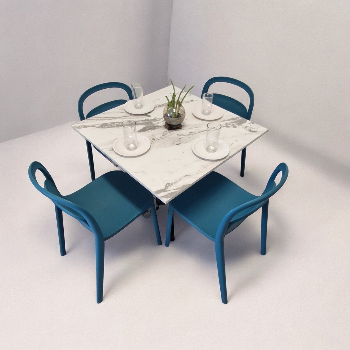 Mesa para restaurnate Melanove con sillas Asti