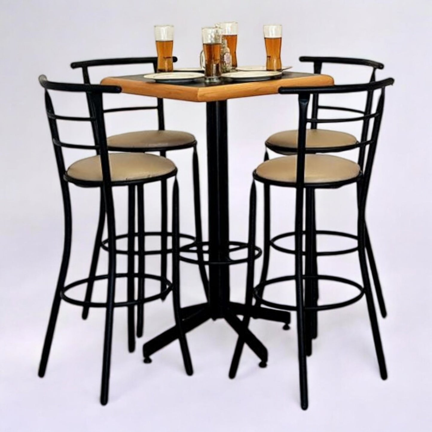 Mesa Para Bar Emboquillada Con 4 Bancos Chabely