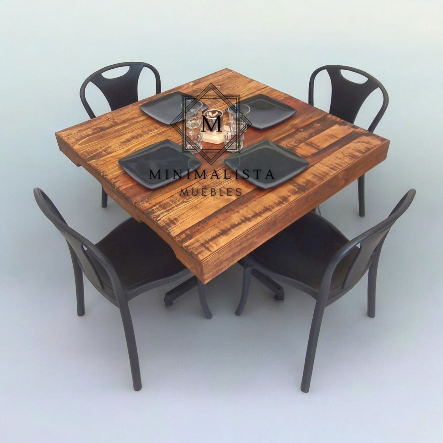 Mesa para restaurante Tarima con sillas Sara
