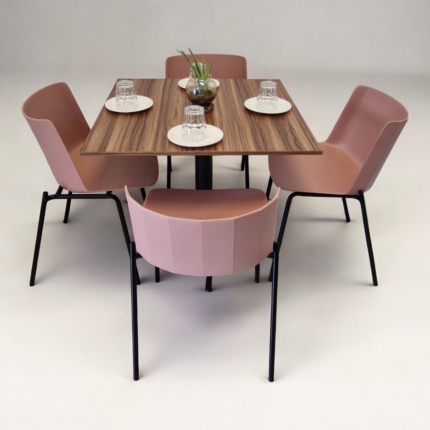 Mesa para restaurnate Melanove con sillas Colombo