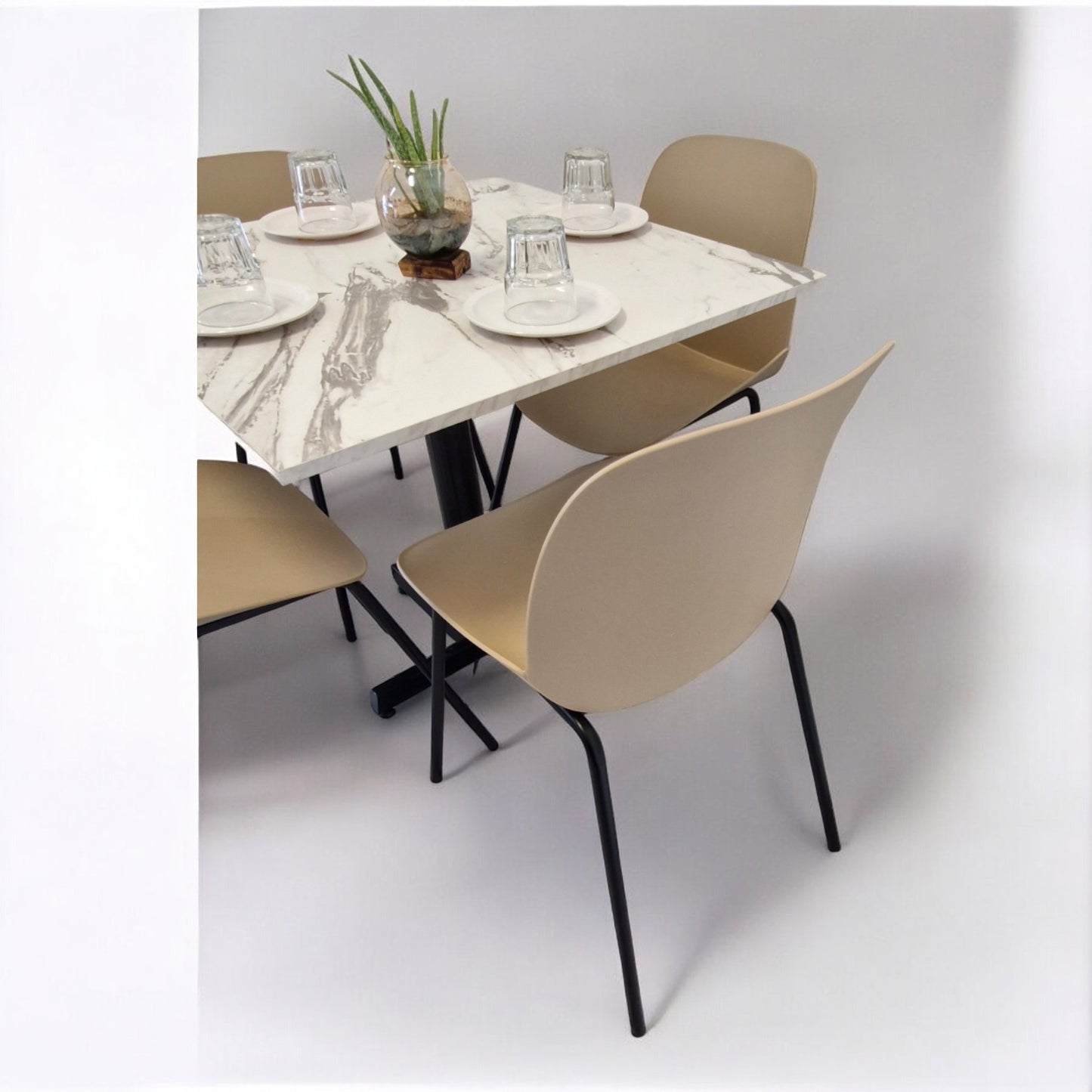 Mesa para restaurnate Melanove con sillas Noto