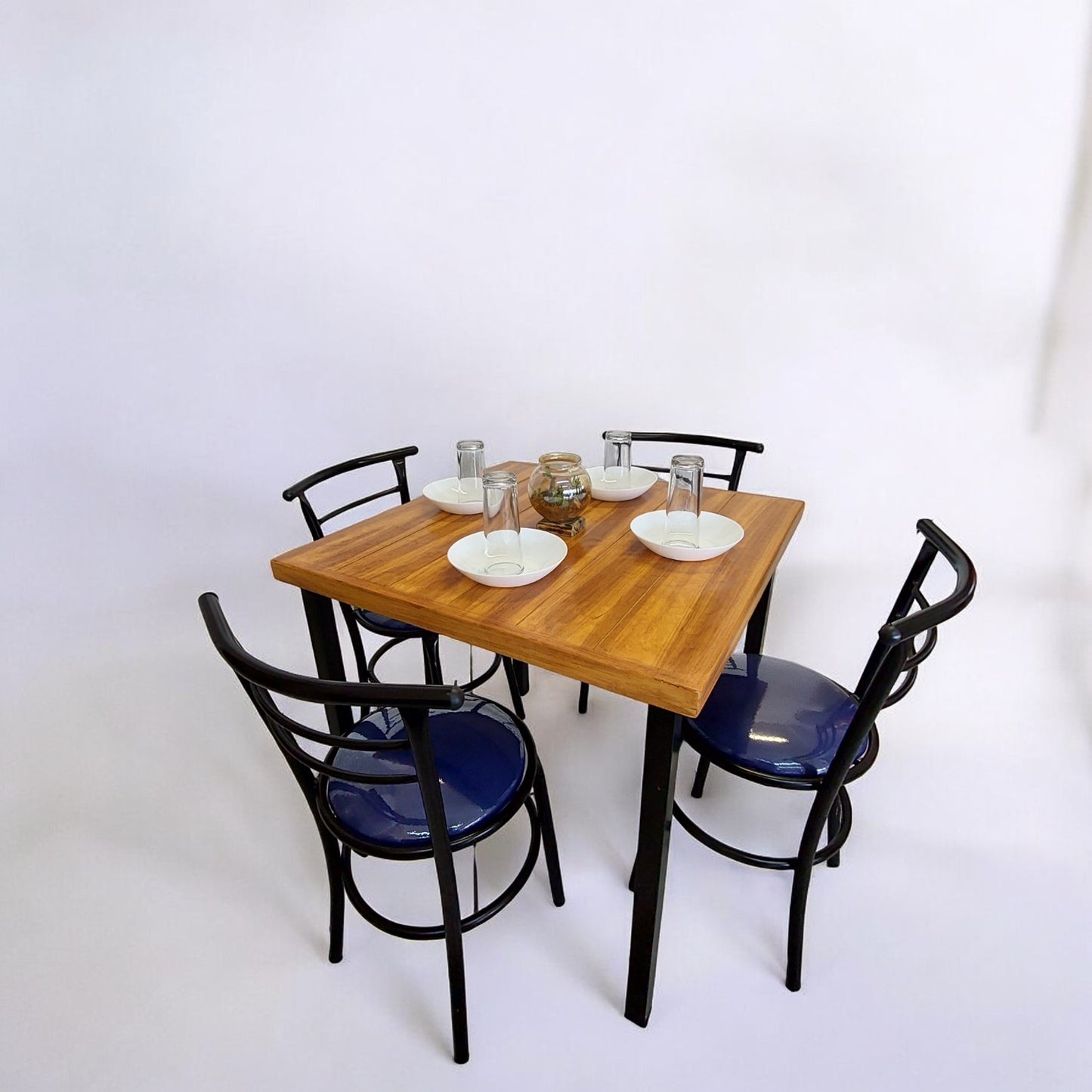 Mesa para restaurante Industrial Vintage 80 con sillas Chabely