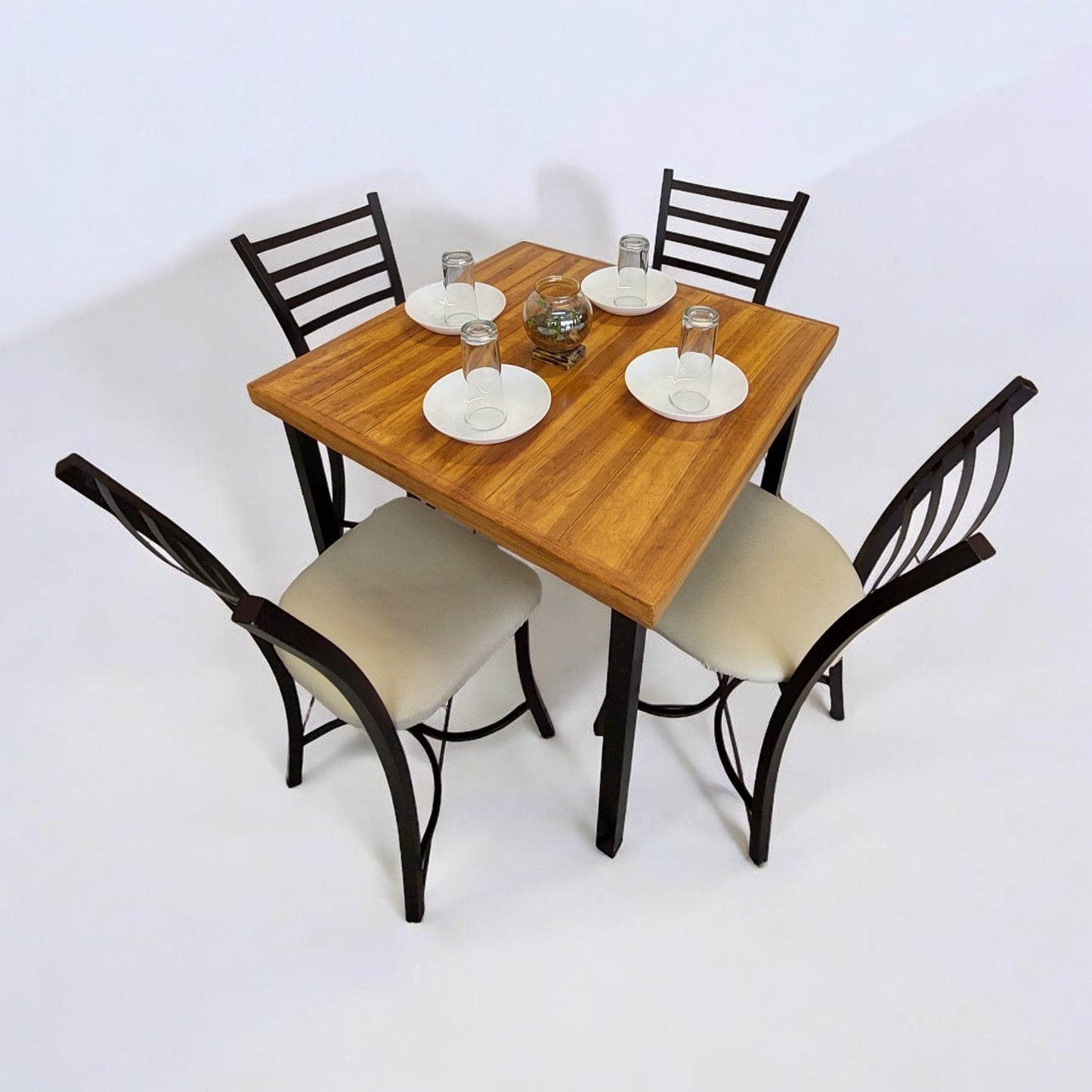 Mesa para restaurante Industrial Vintage 80 con sillas Lia