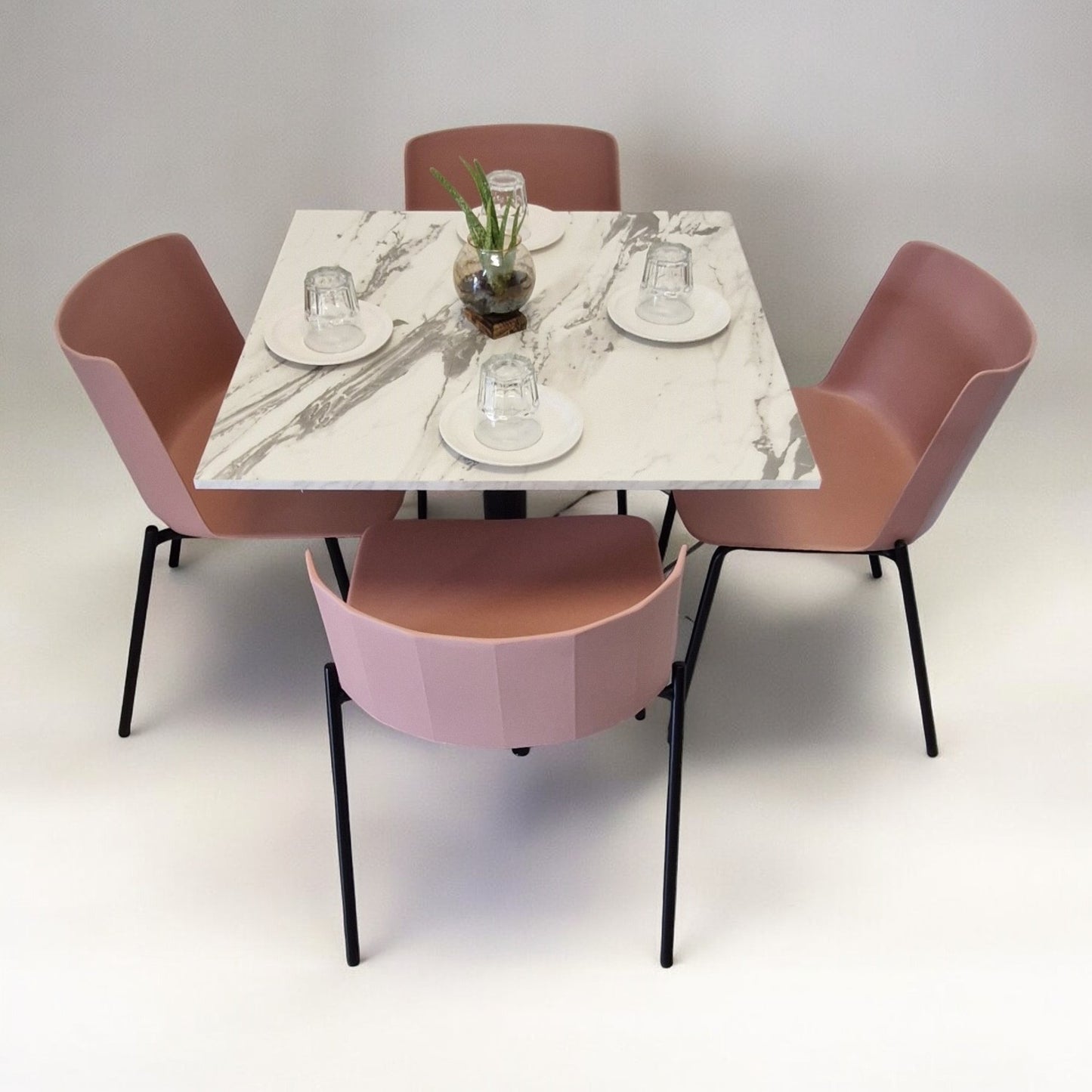 Mesa para restaurnate Melanove con sillas Colombo