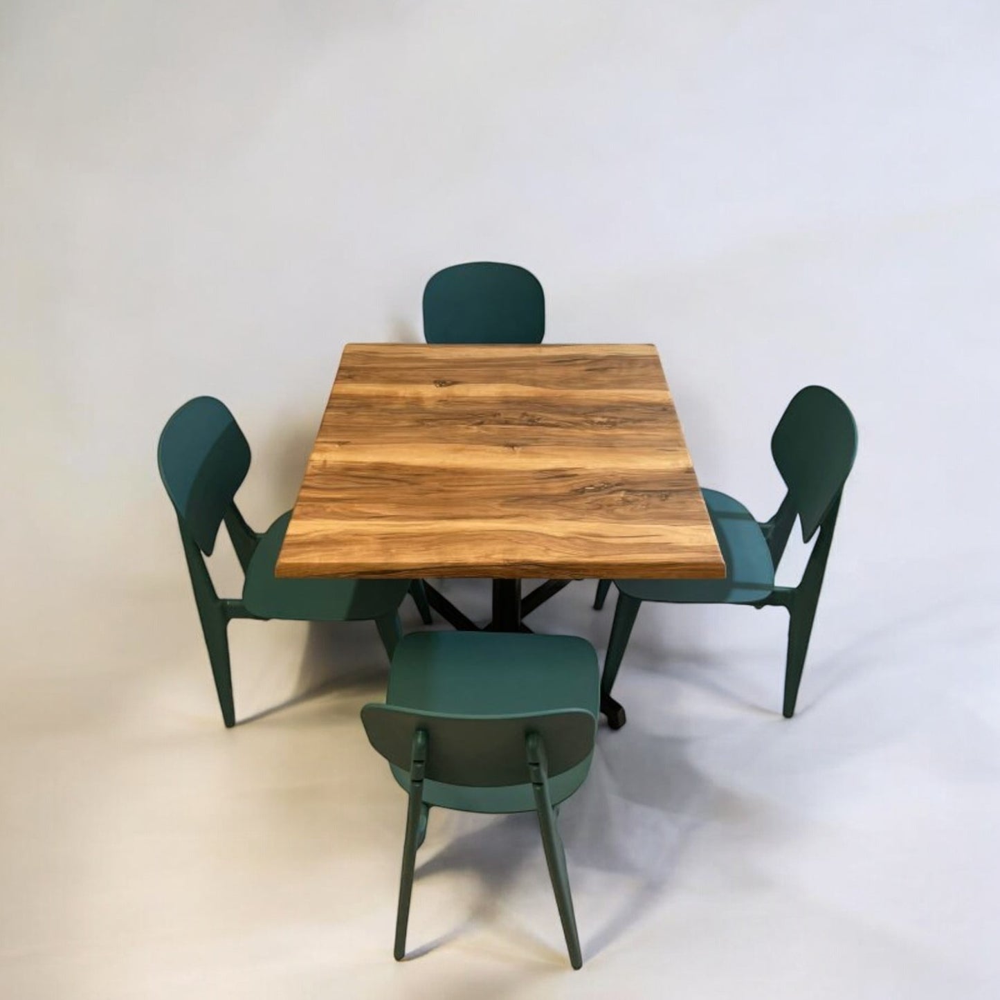 Mesa para restaurante Indus Estrati 80 con sillas Velar