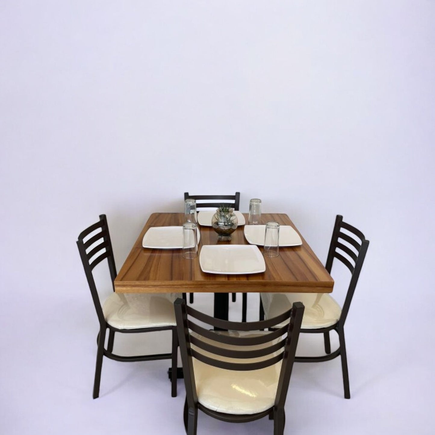 Mesa para restaurante Parota con sillas Solar