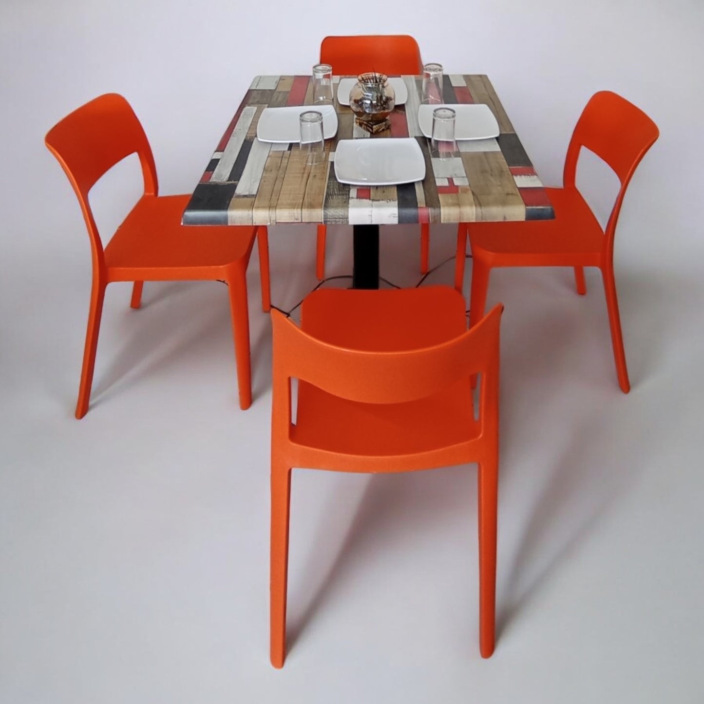 Mesa para restaurante Estratificada 80 con sillas Lavie