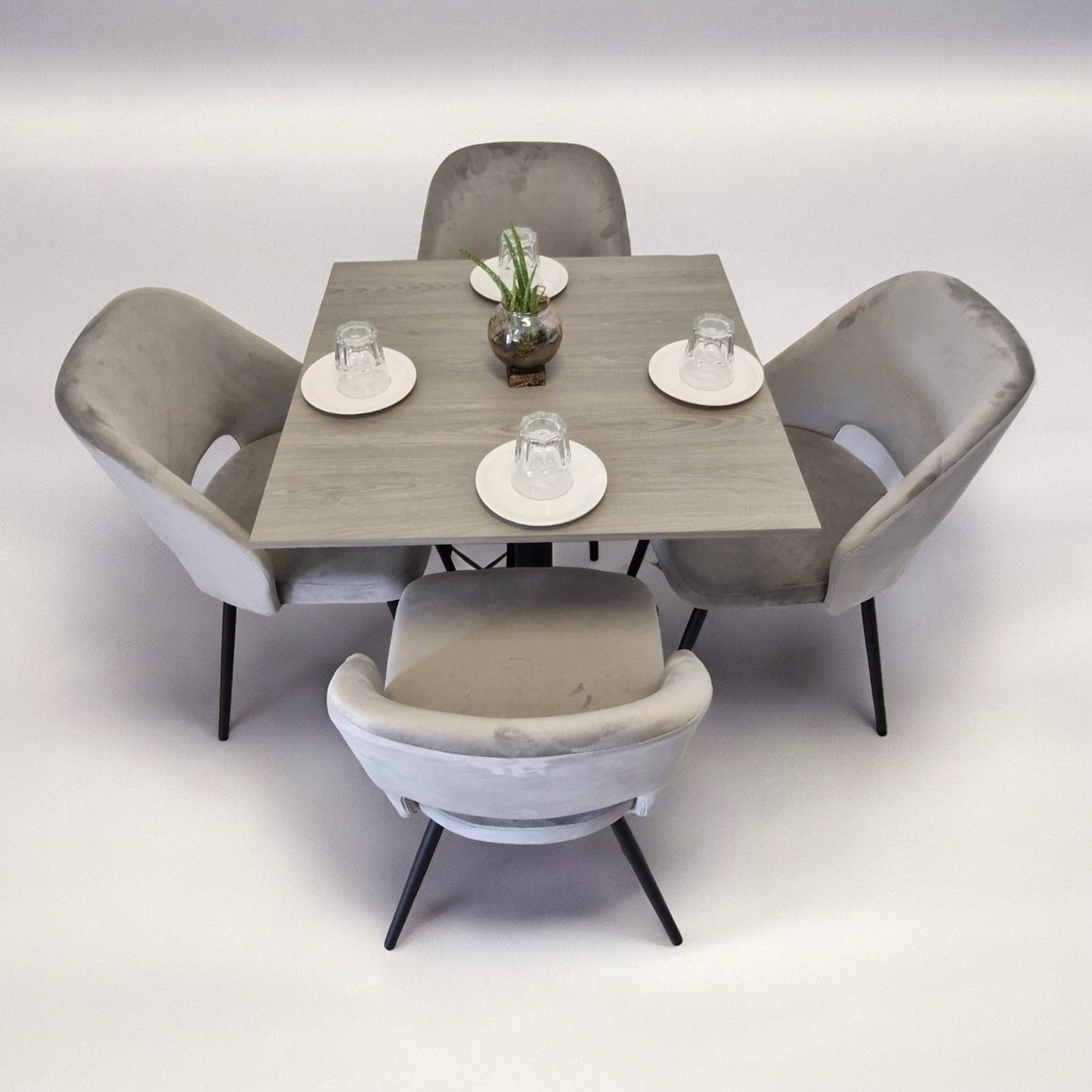Mesa para restaurante Melanove con sillas Asturias