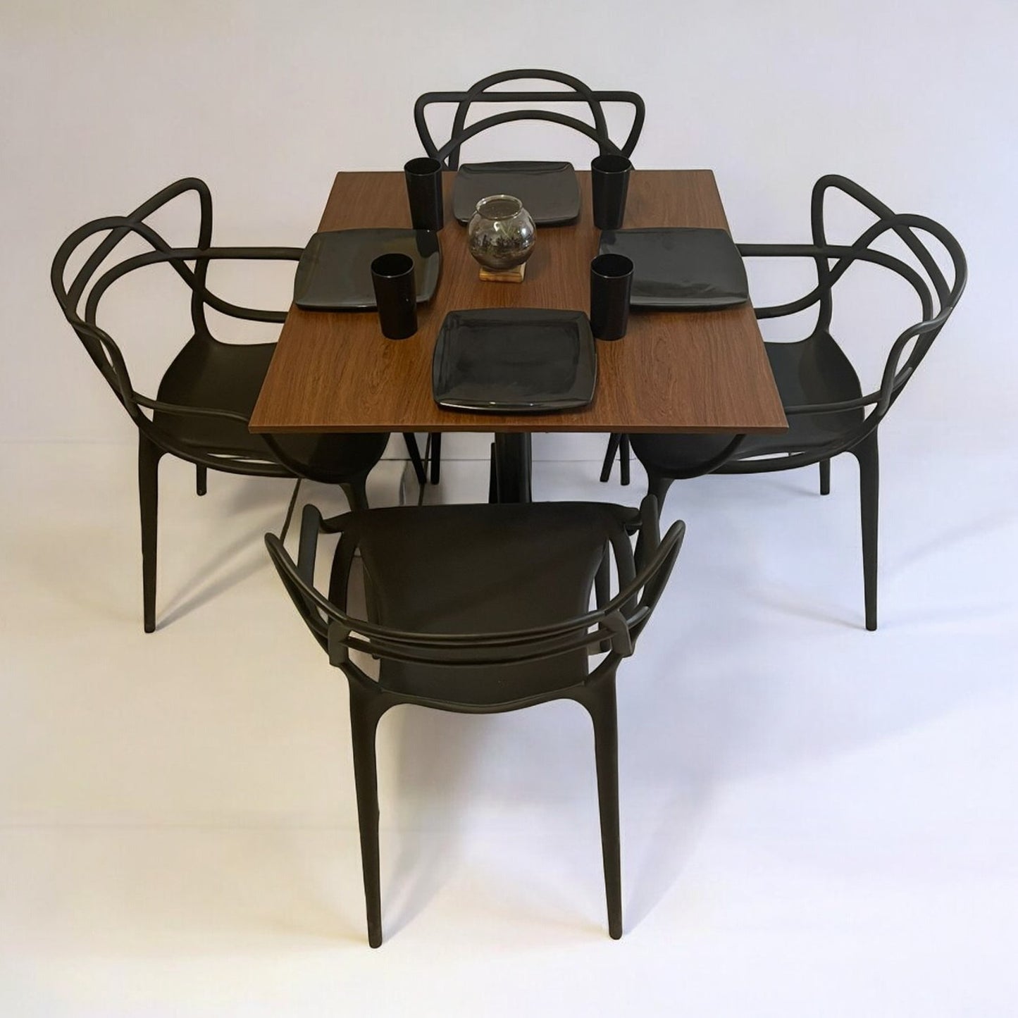 Mesa para restaurante Melanove con sillas Trix