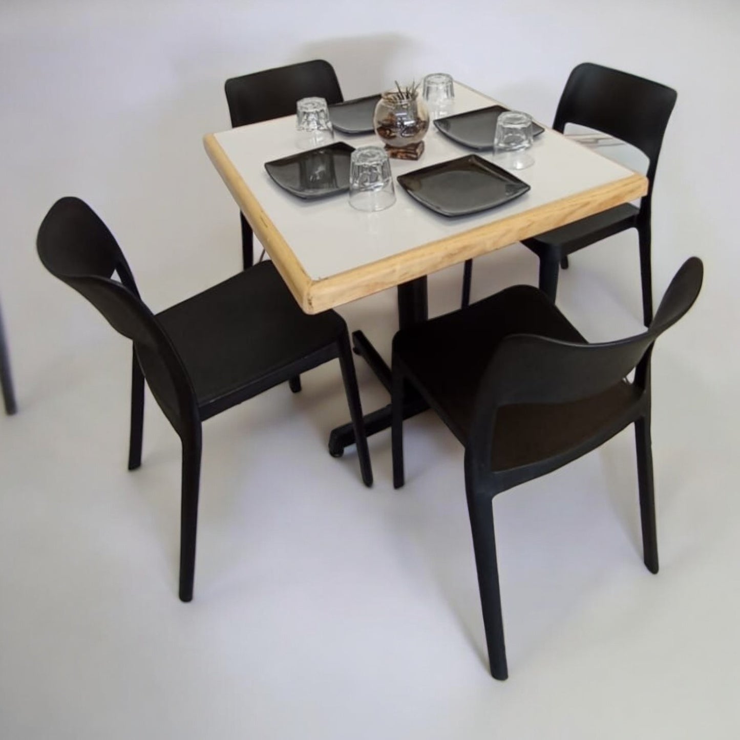 Mesa para restaurante Emboquillada con sillas Lavie