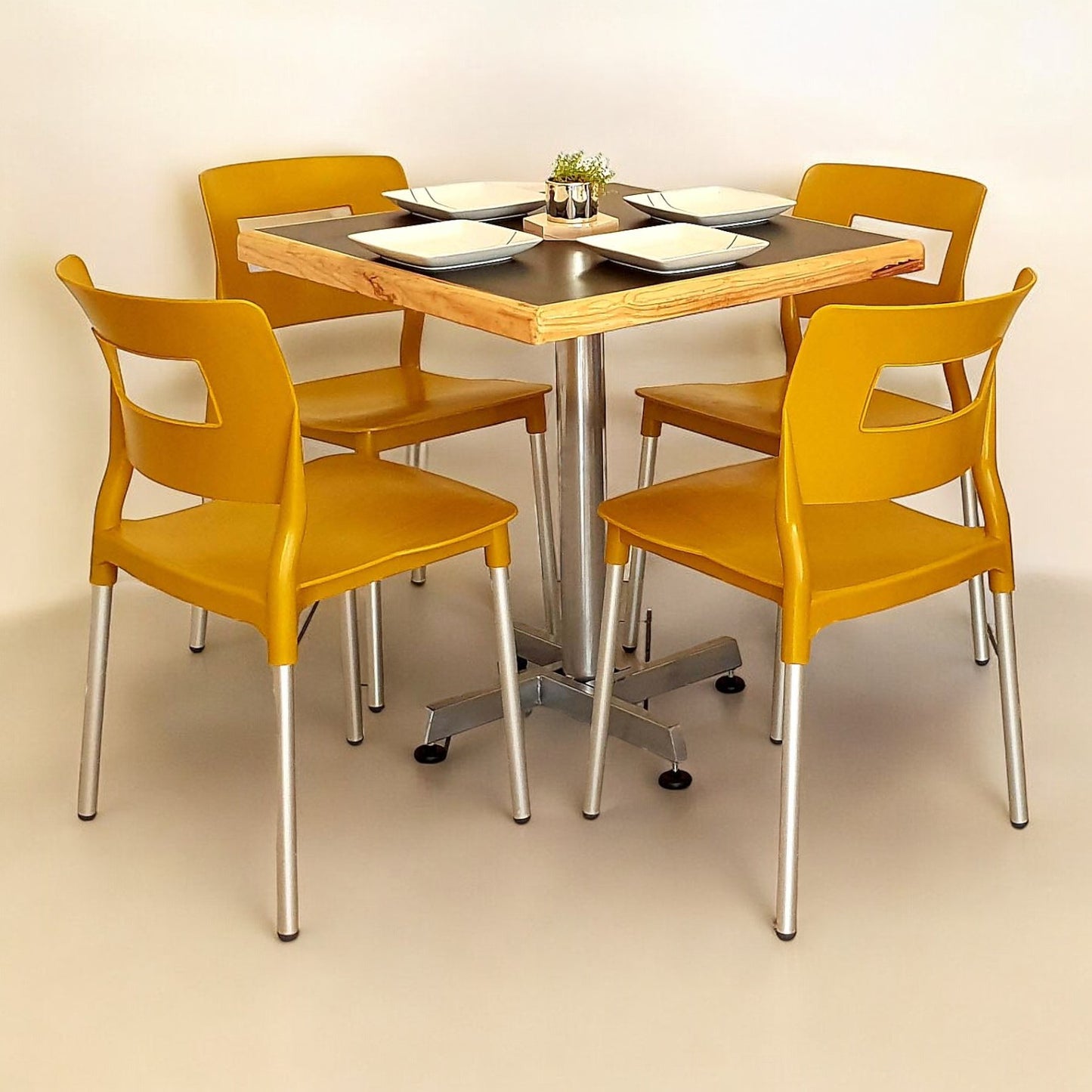 Mesa para restaurante Emboquillada con sillas Sabine