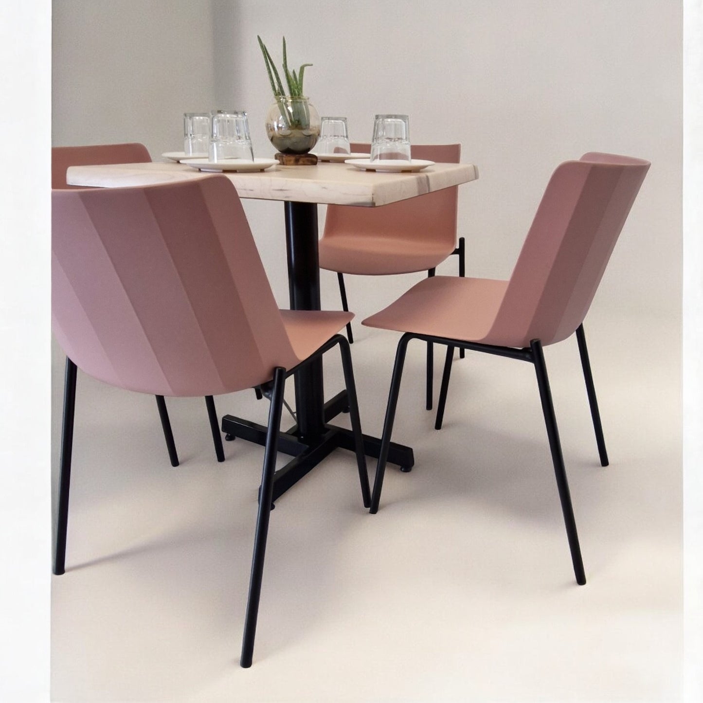 Mesa para restaurnate Estratificada 80 con sillas Colombo
